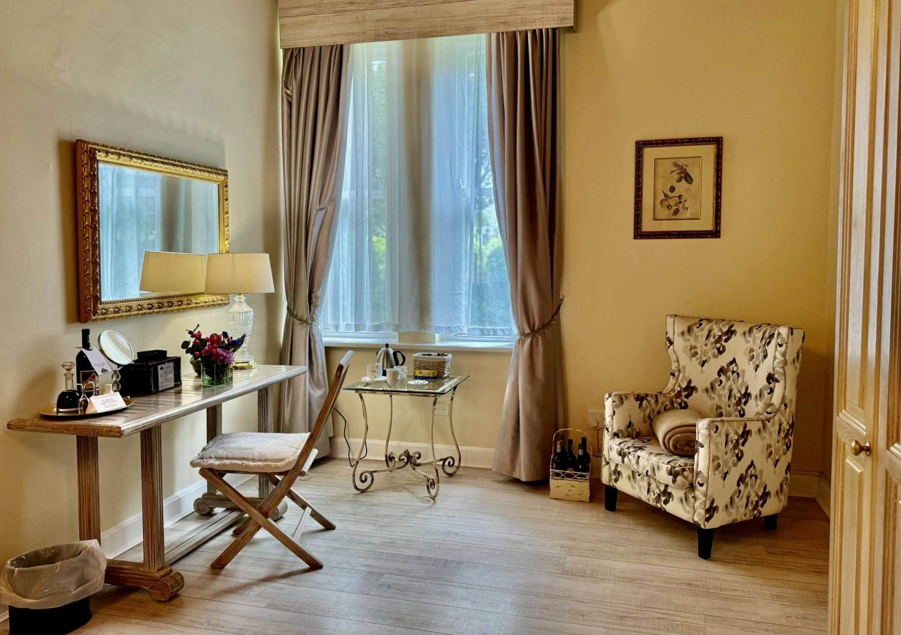 Seating area in Le Manoir de Brendel