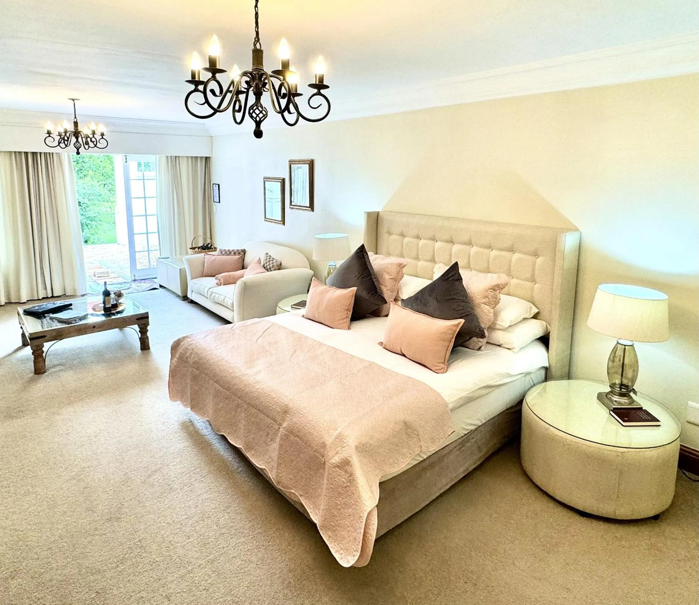 Photo of the whole room, Bed in Le Manoir de Brendel