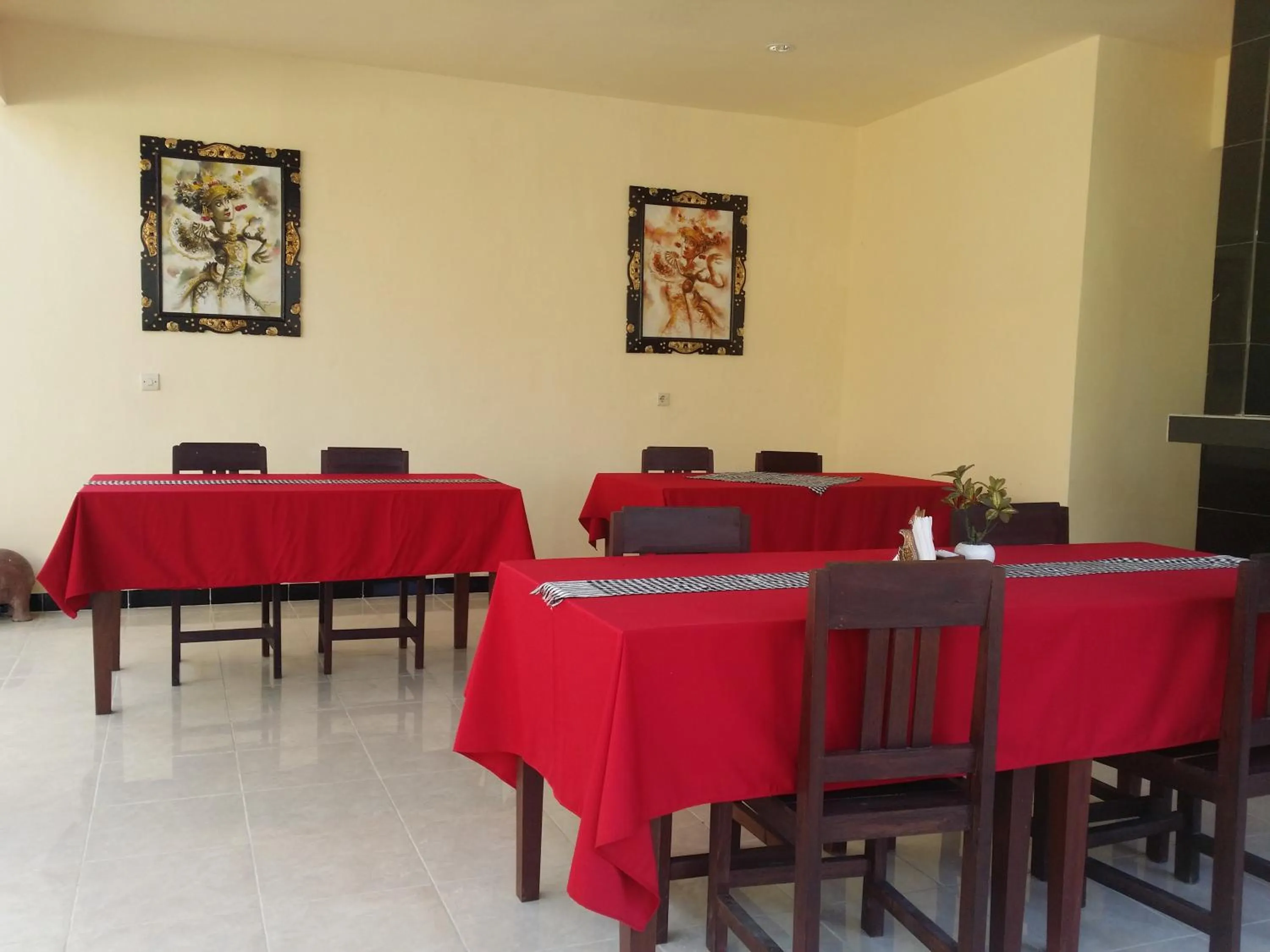 Restaurant/places to eat in Palm Bamboo Hotel