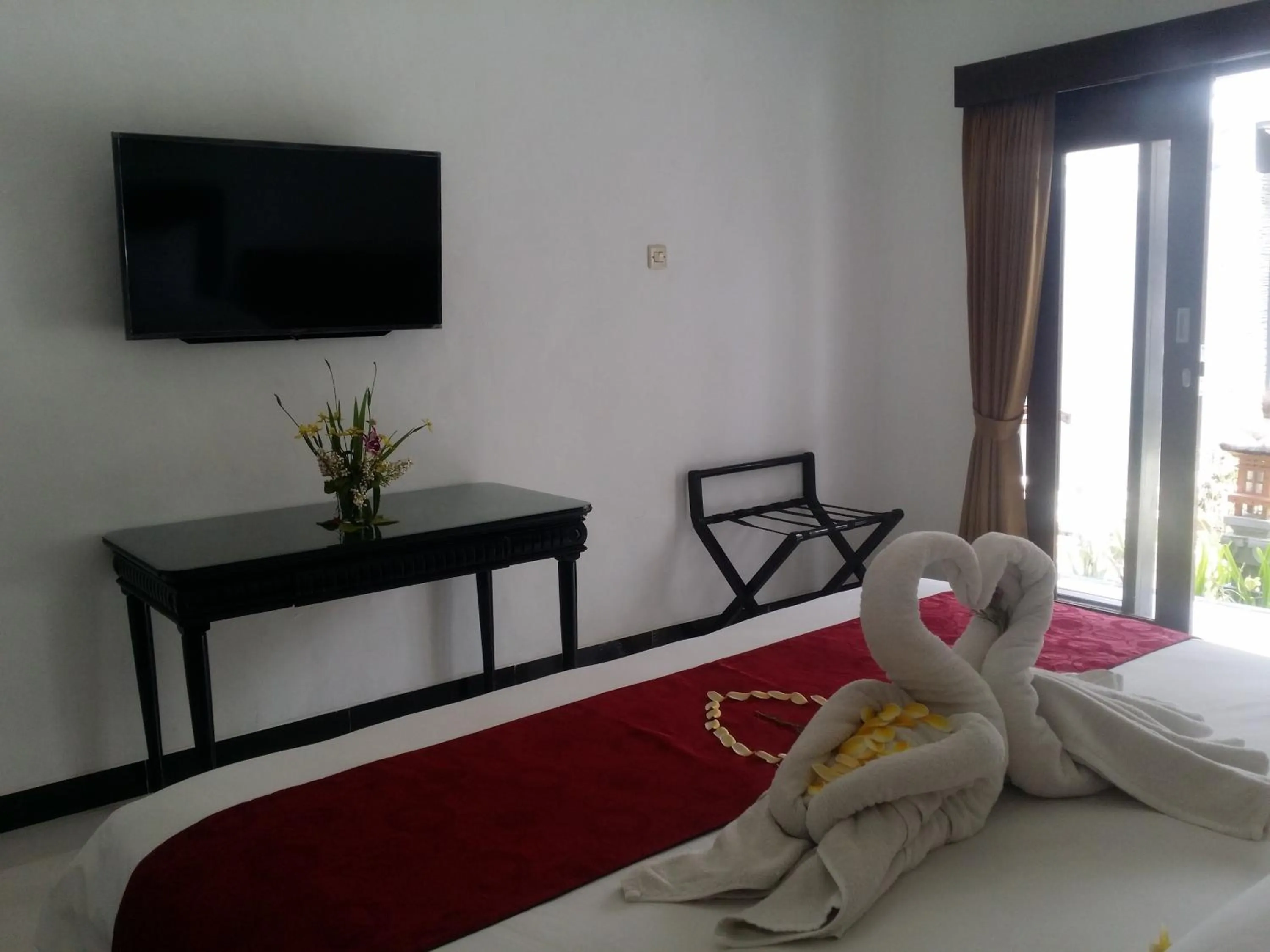 Bed in Palm Bamboo Hotel