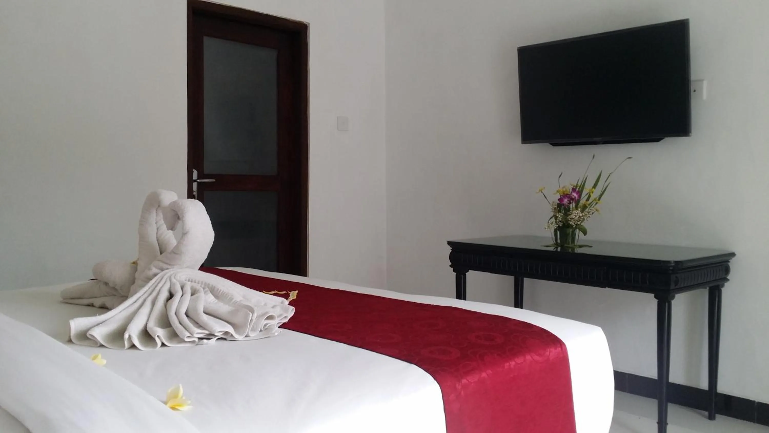 TV and multimedia, Bed in Palm Bamboo Hotel