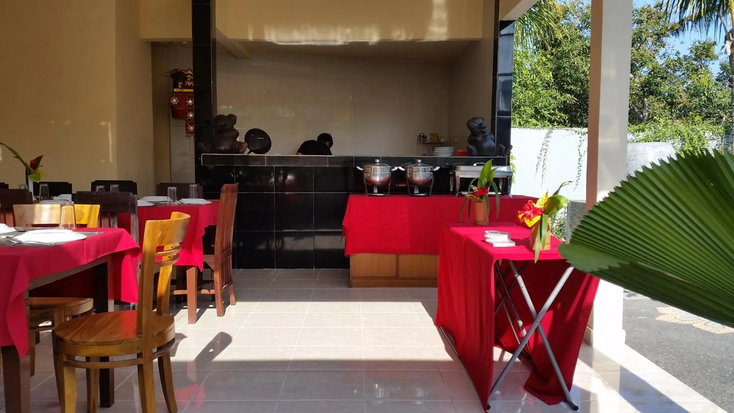 Restaurant/places to eat in Palm Bamboo Hotel