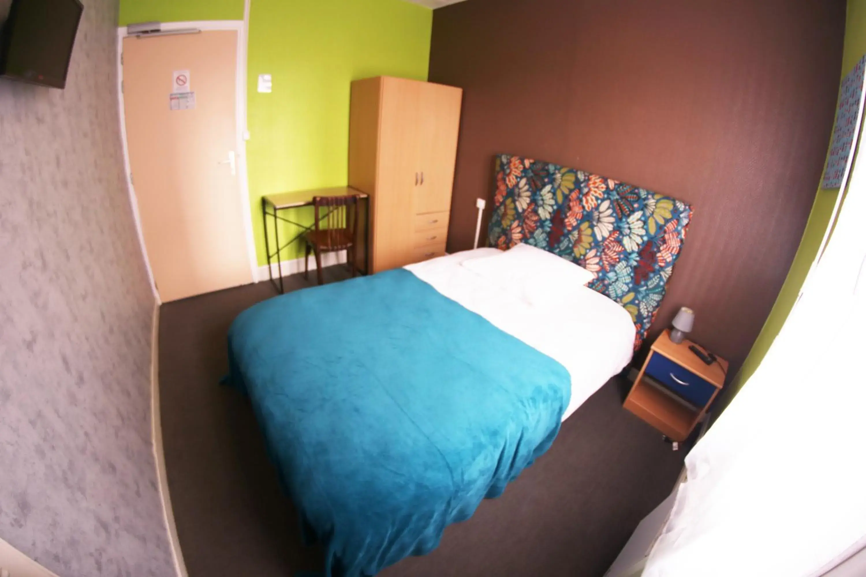 Room for One Person with Shared Bathroom in Hotel & Cantine De La Plage Room for One Person with Shared Bathroom in Hotel & Cantine De La Plage