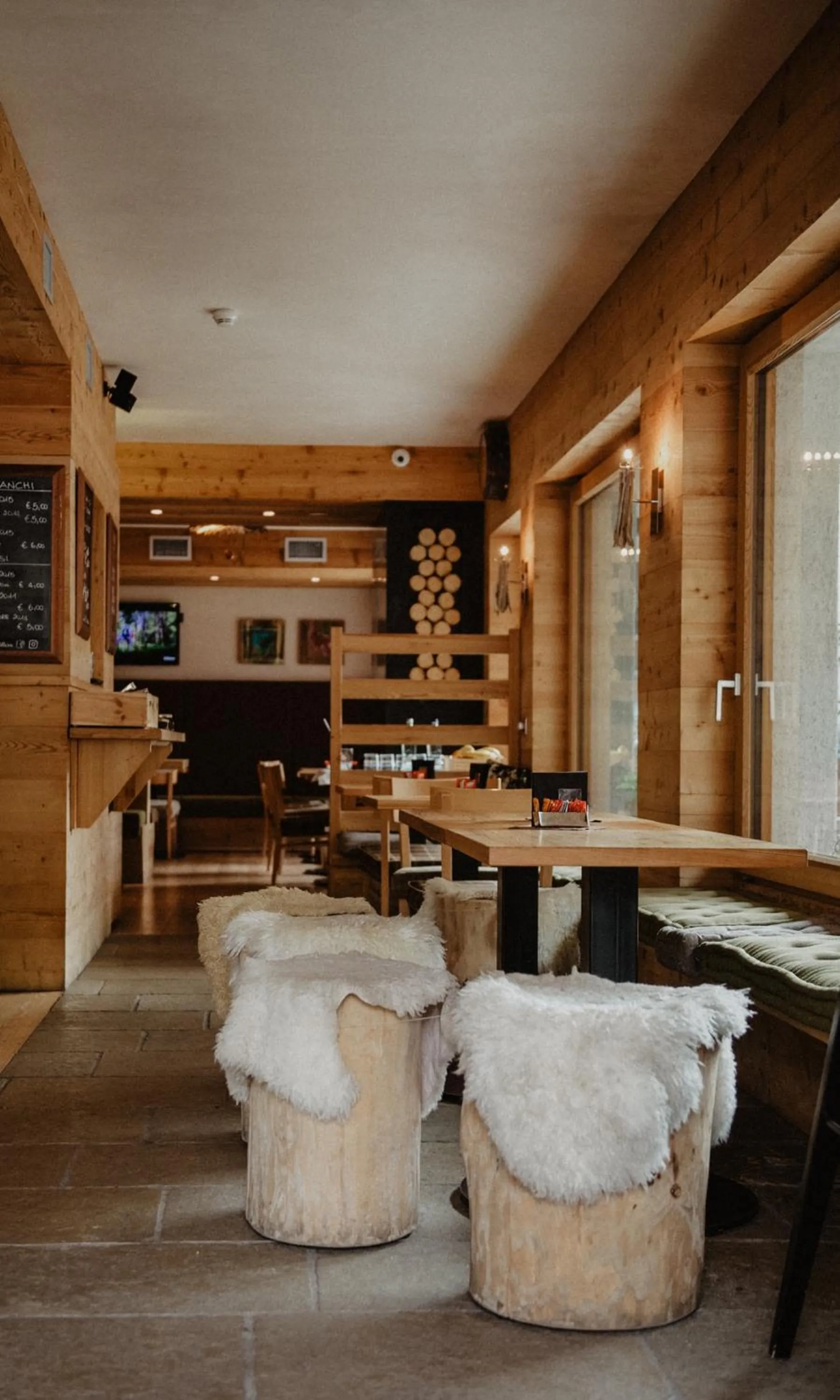 Restaurant/places to eat in Hotel Larice