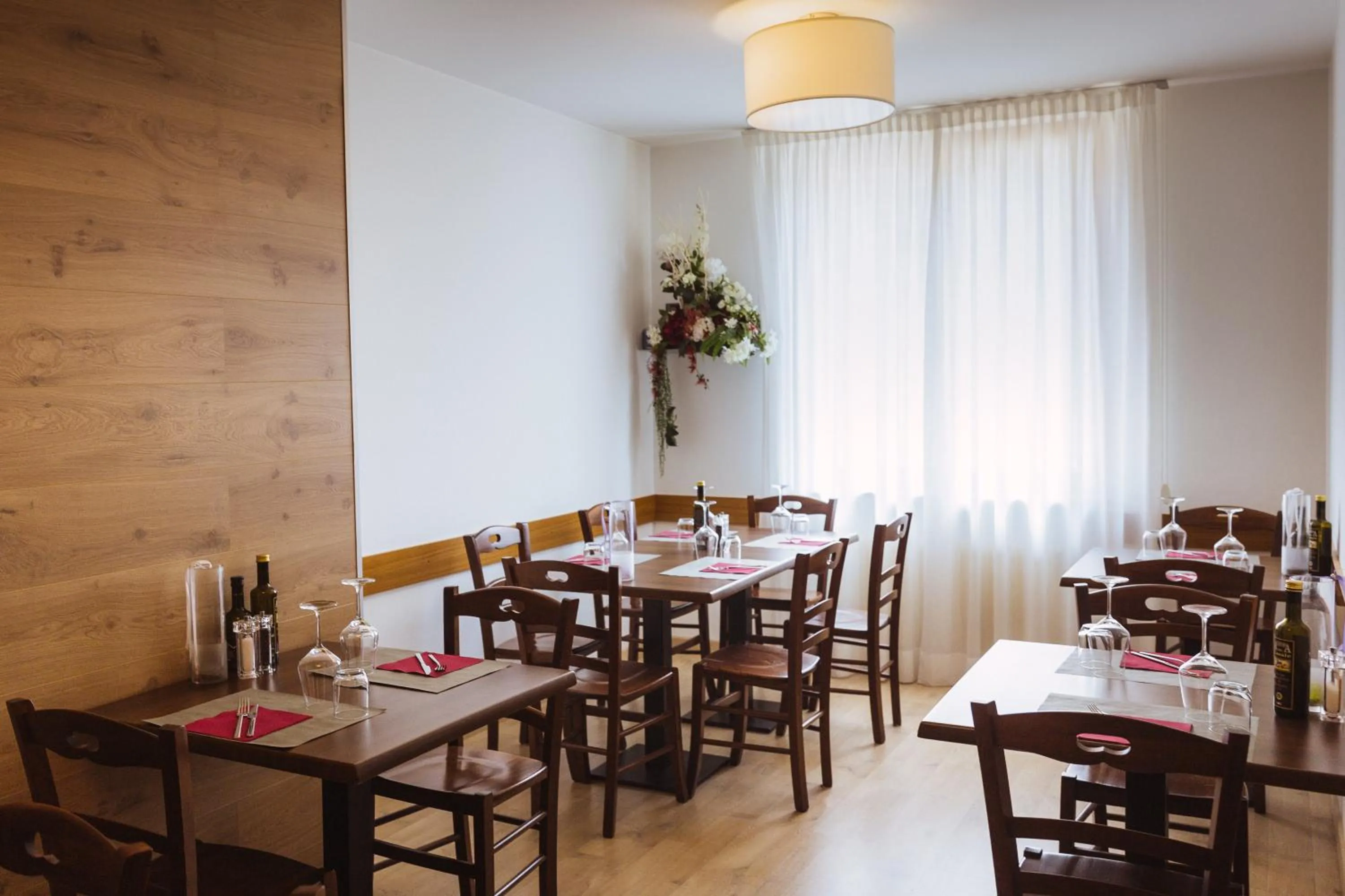 Restaurant/places to eat in Albergo Montenegro