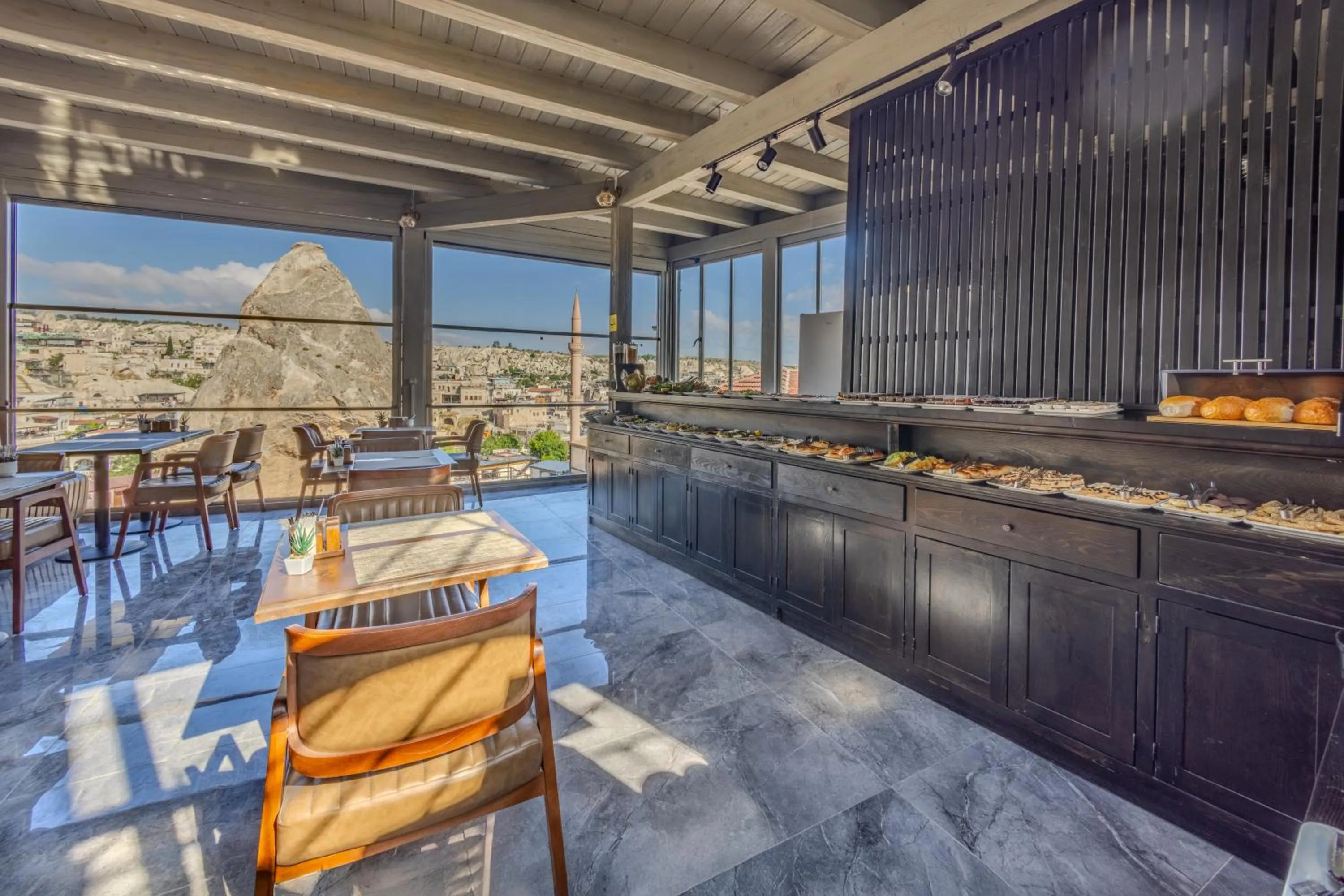 Breakfast in Castle Cave Hotel