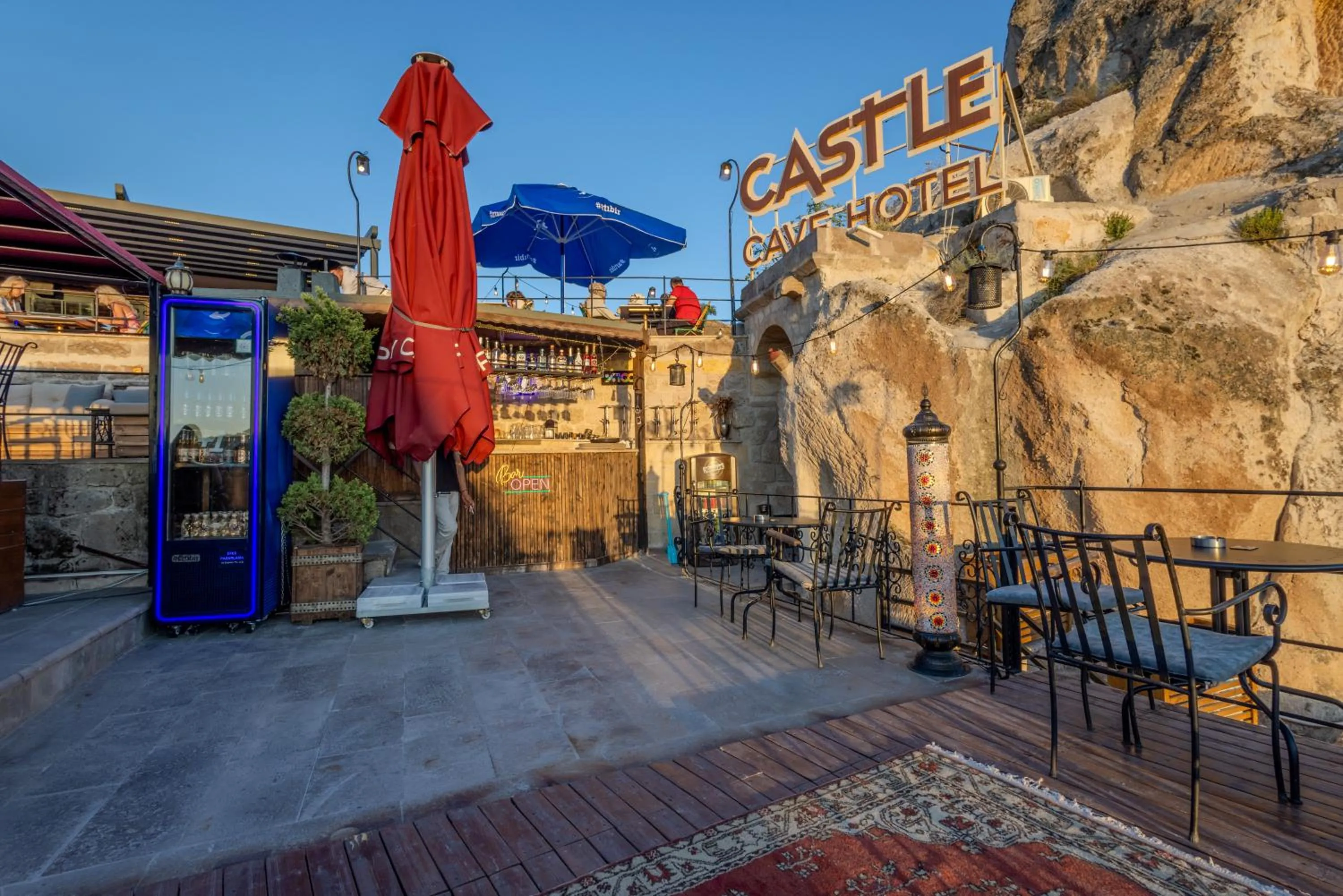 Restaurant/places to eat in Castle Cave Hotel