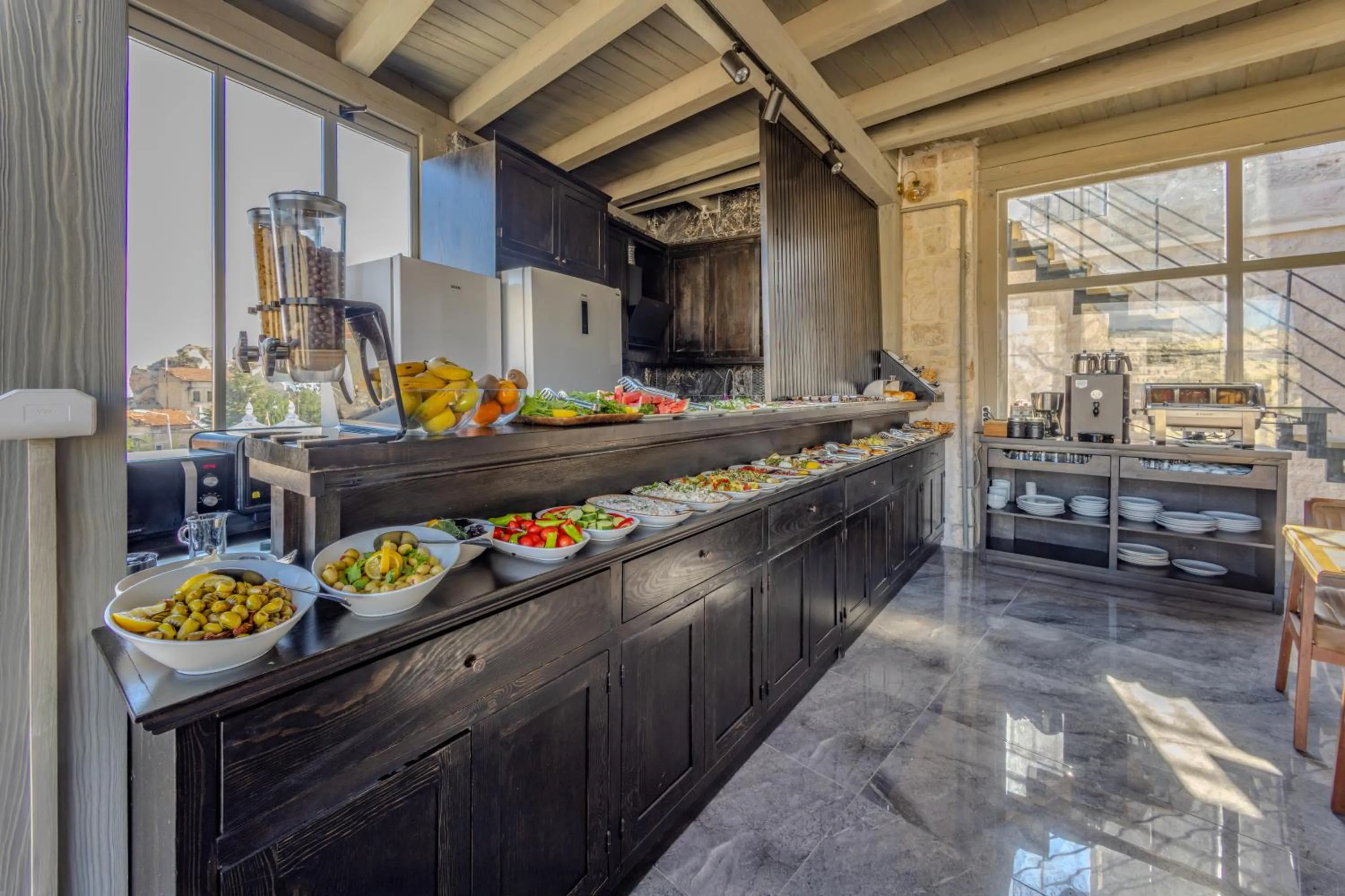 Coffee/tea facilities in Castle Cave Hotel