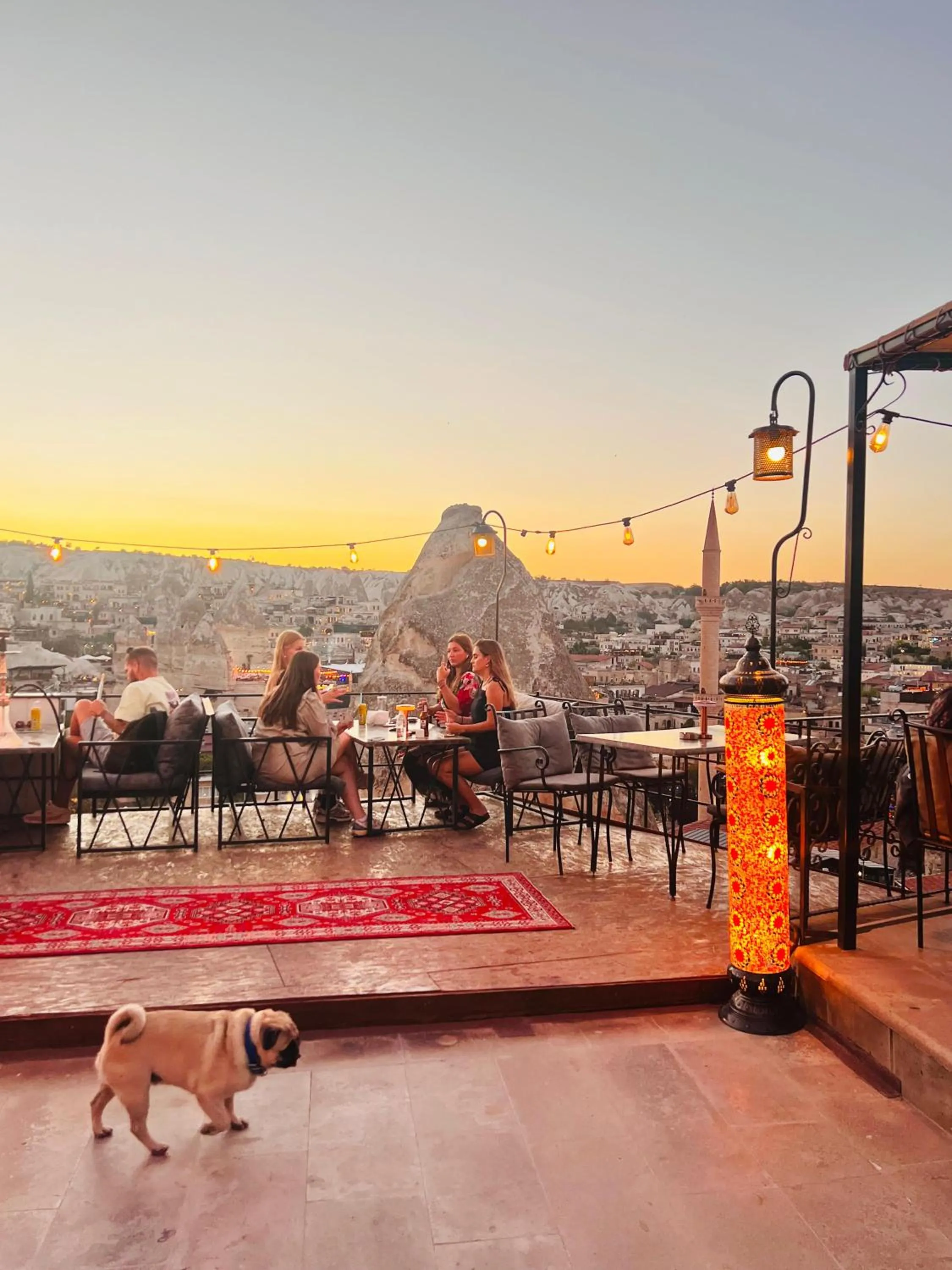 Restaurant/places to eat in Castle Cave Hotel