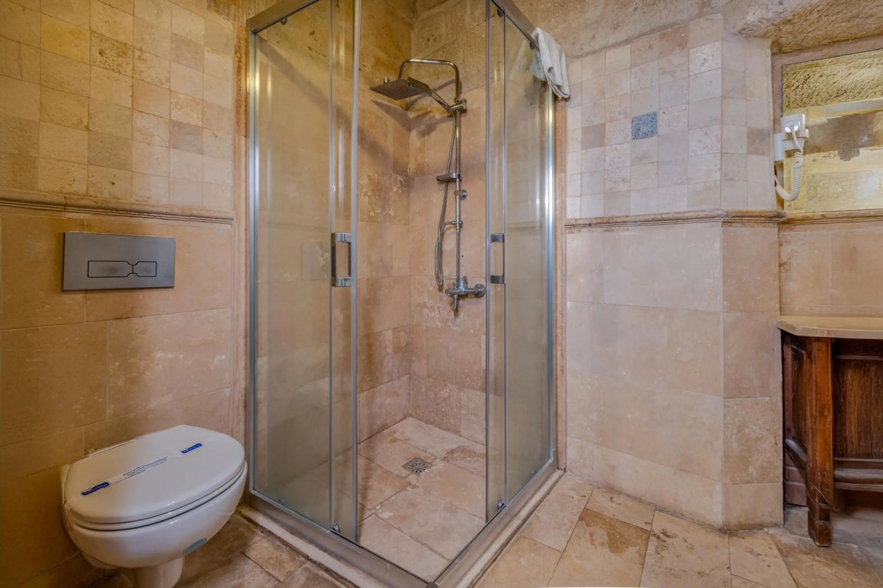 Shower in Castle Cave Hotel