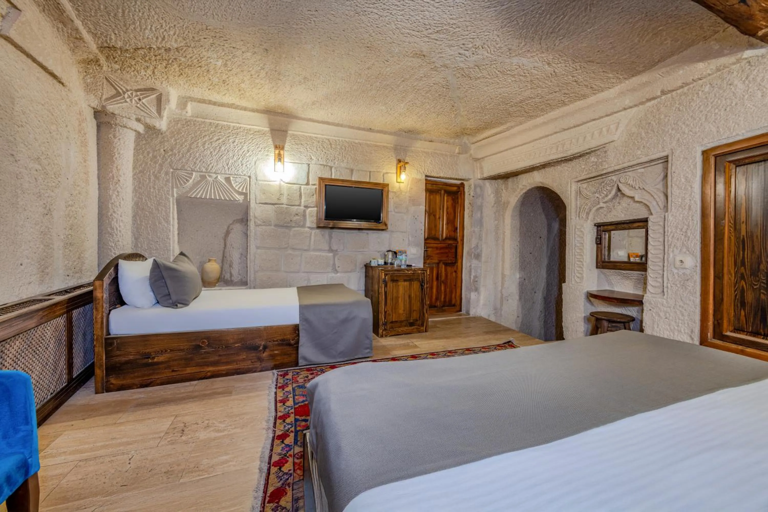 TV and multimedia, Bed in Castle Cave Hotel