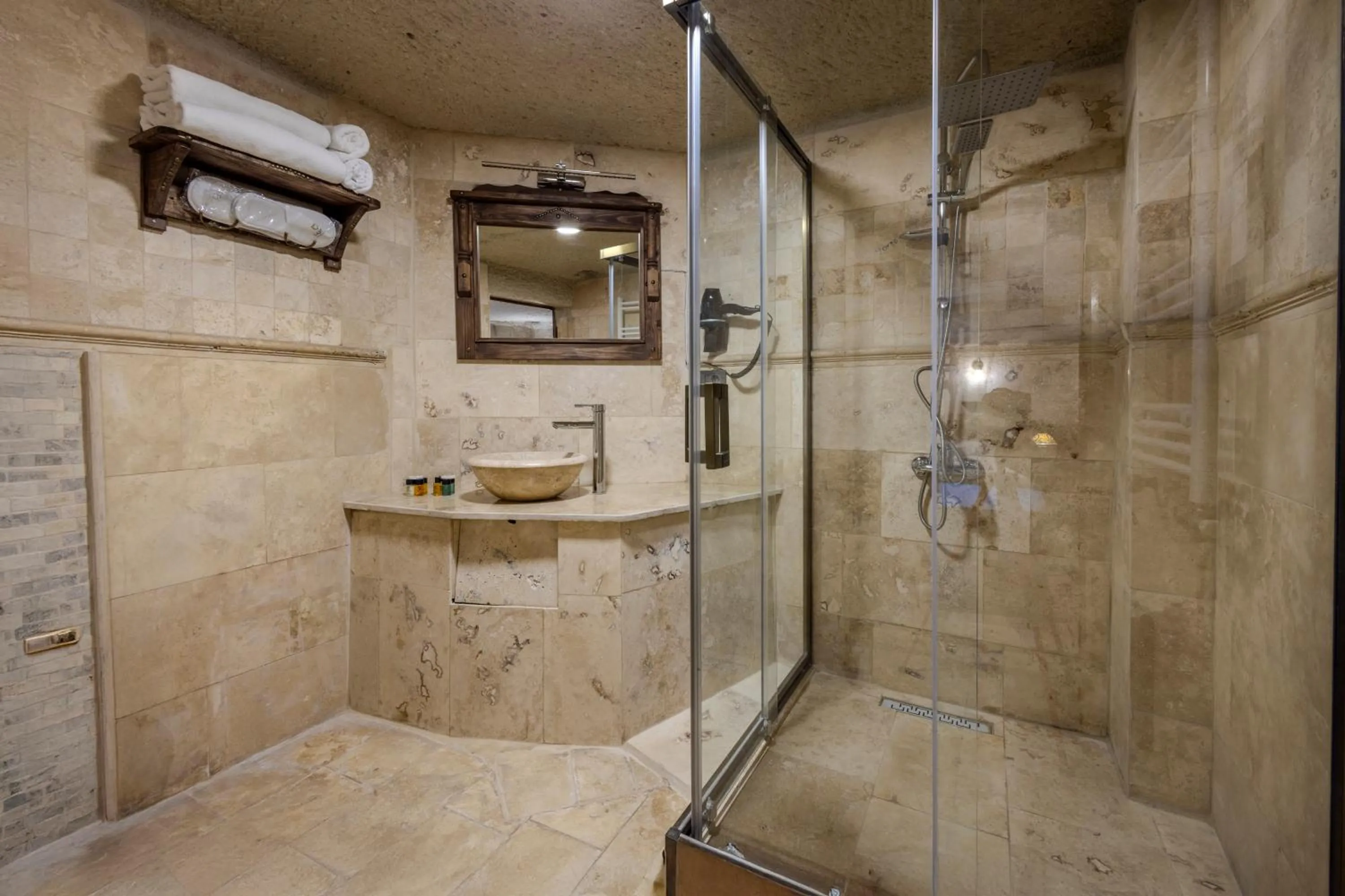 Shower in Castle Cave Hotel