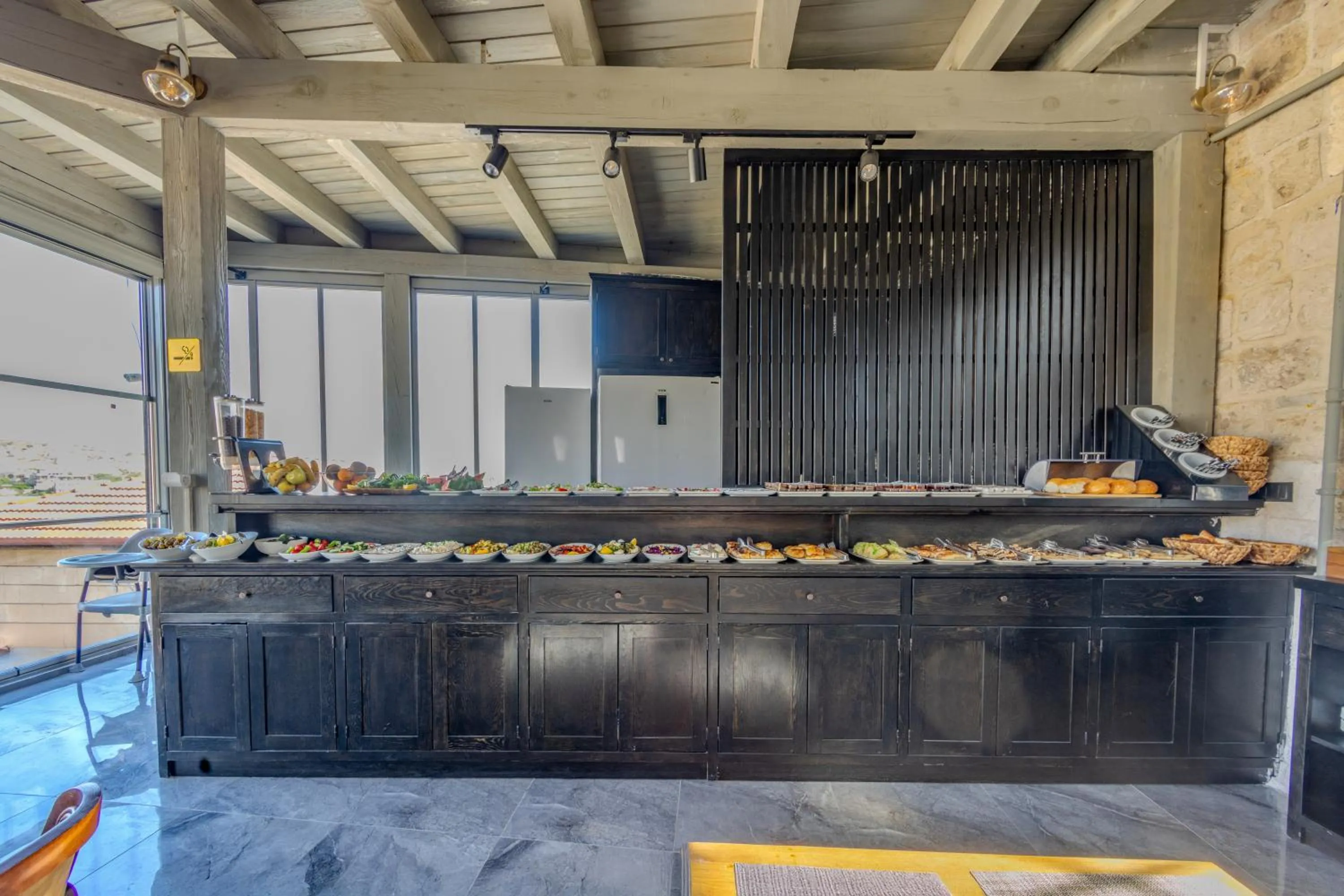 Kitchen or kitchenette in Castle Cave Hotel
