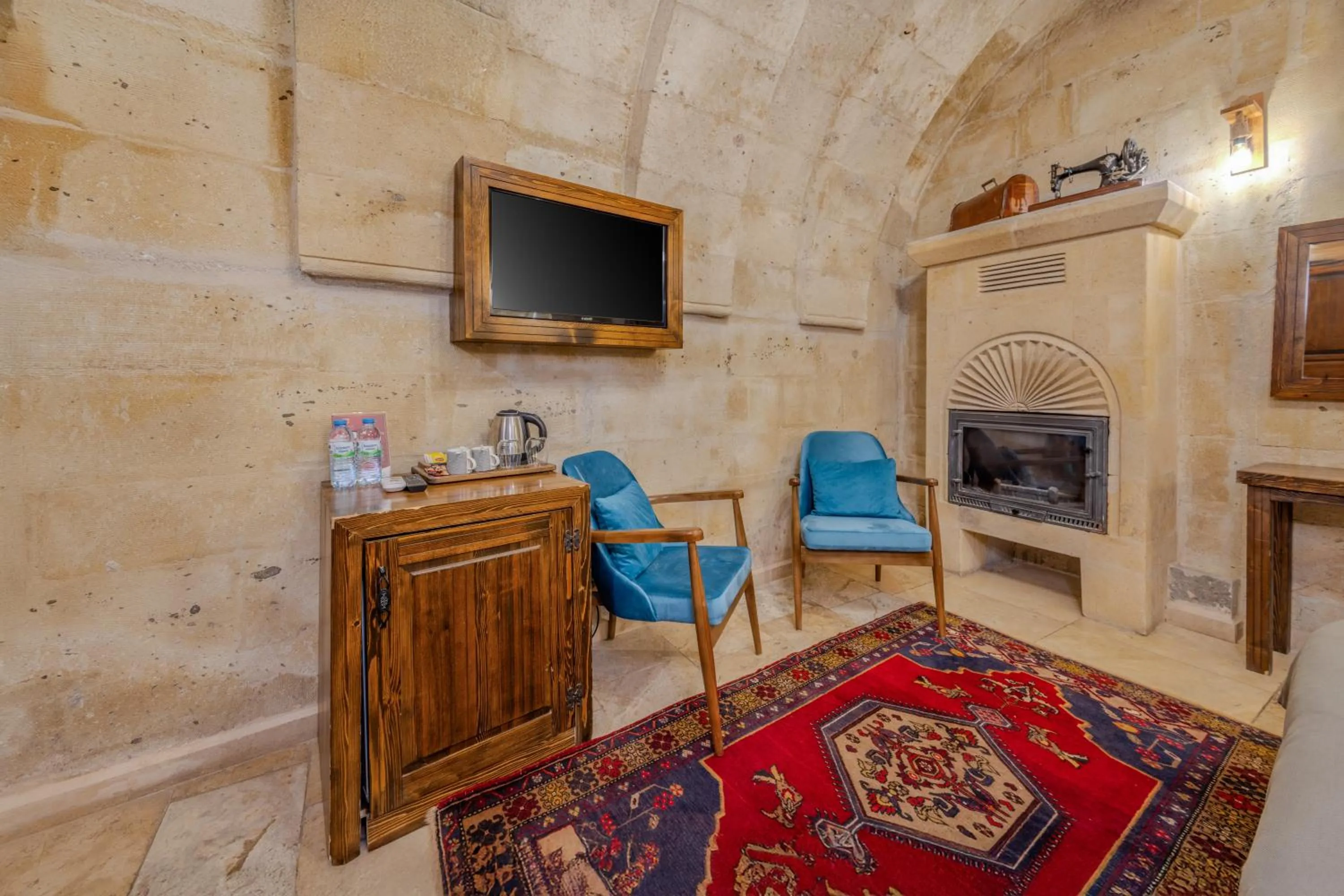 TV and multimedia in Castle Cave Hotel