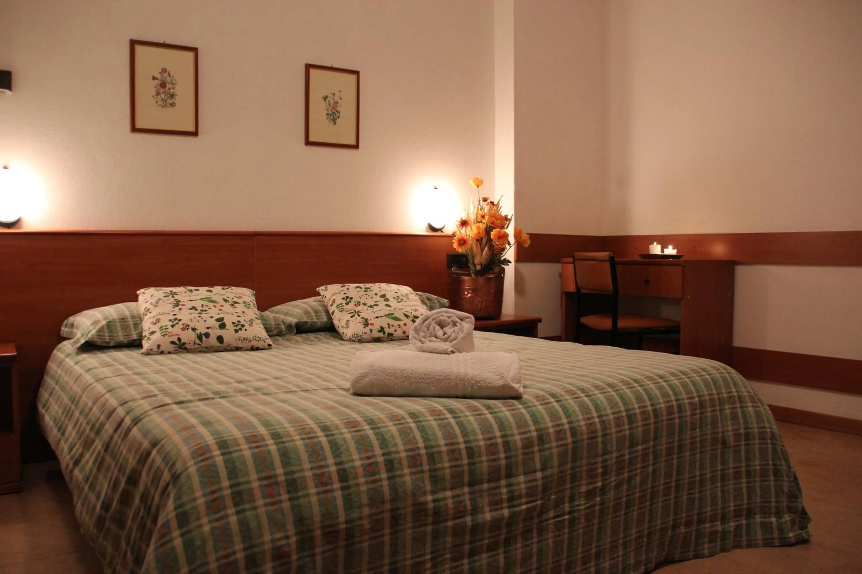 Bed in Albergo Bucaneve