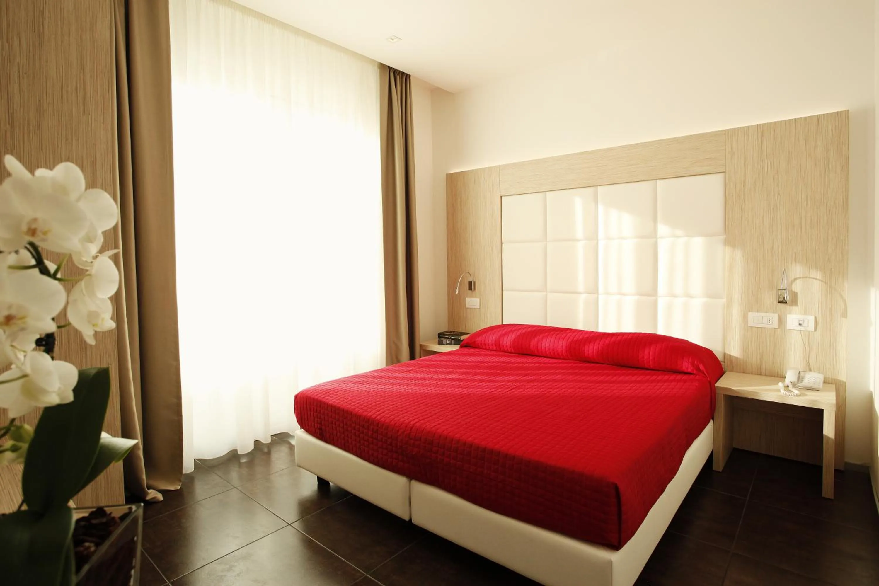 Summer, Bed in Hotel Fantasy