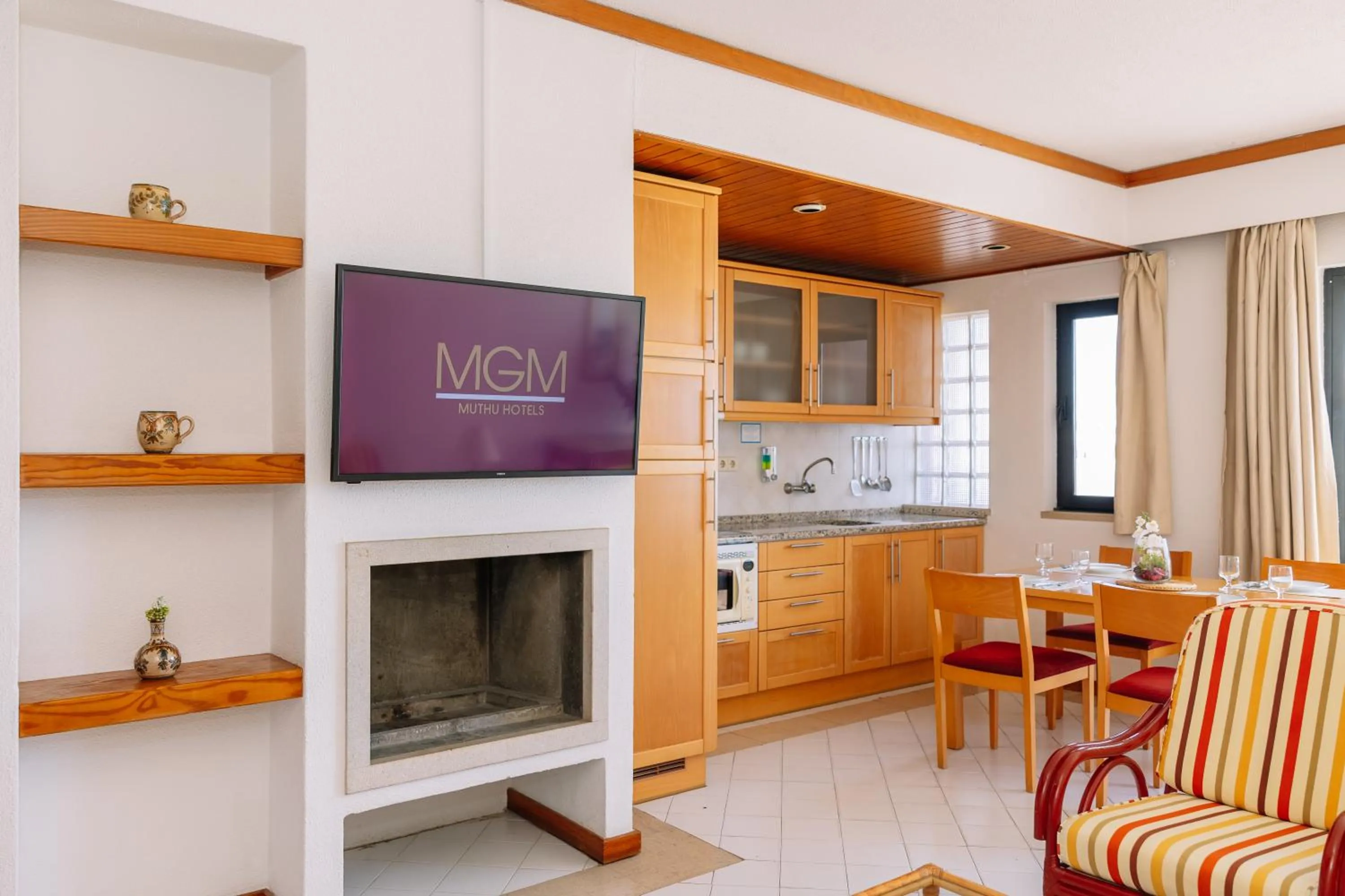 Kitchen or kitchenette in Muthu Oura Praia Hotel