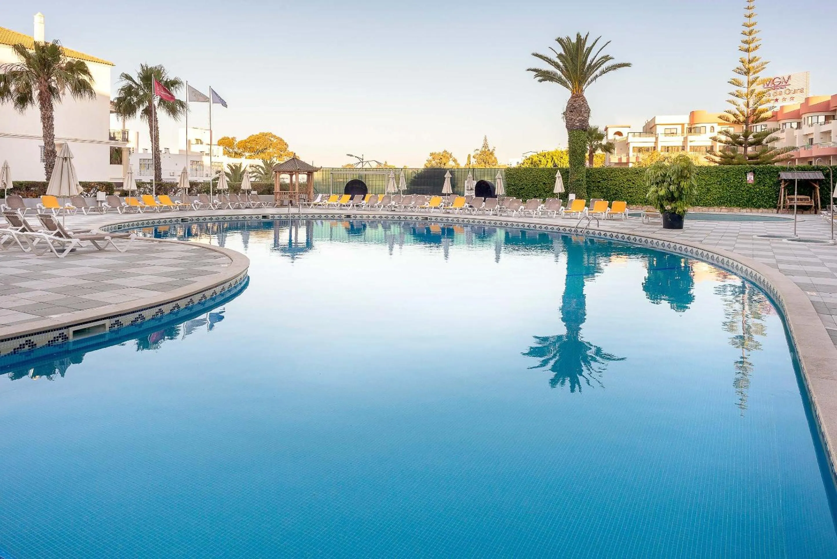 Swimming pool in Muthu Oura Praia Hotel