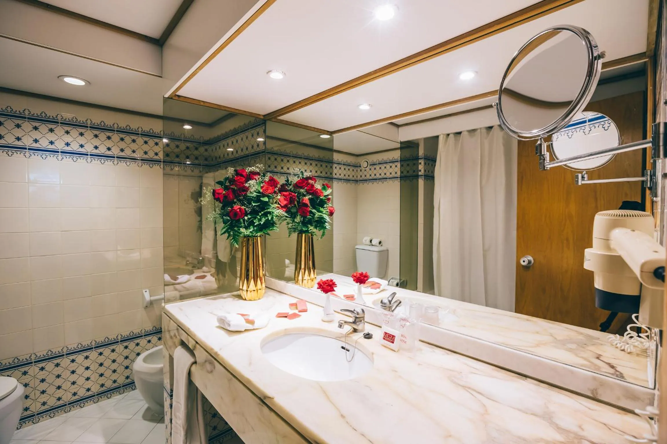 Bathroom in Muthu Oura Praia Hotel