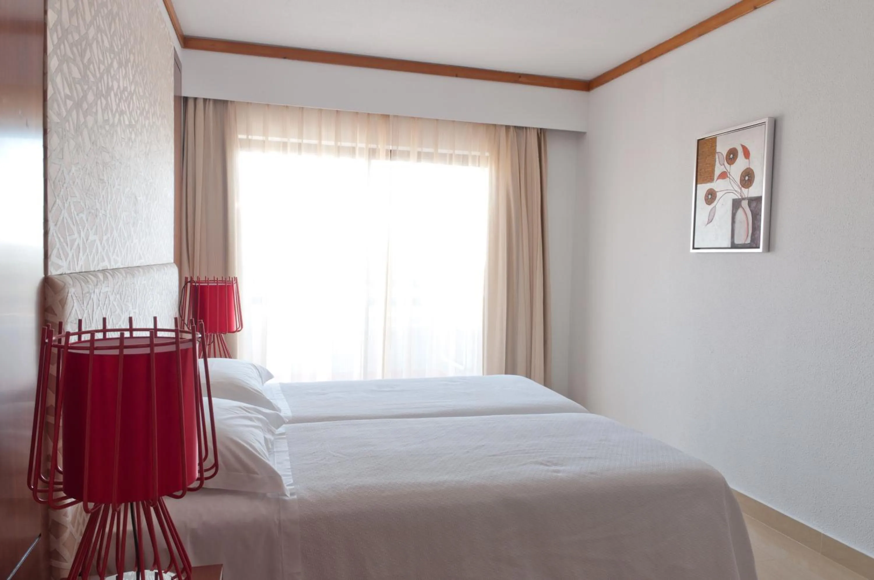 Bedroom, Bed in Muthu Oura Praia Hotel