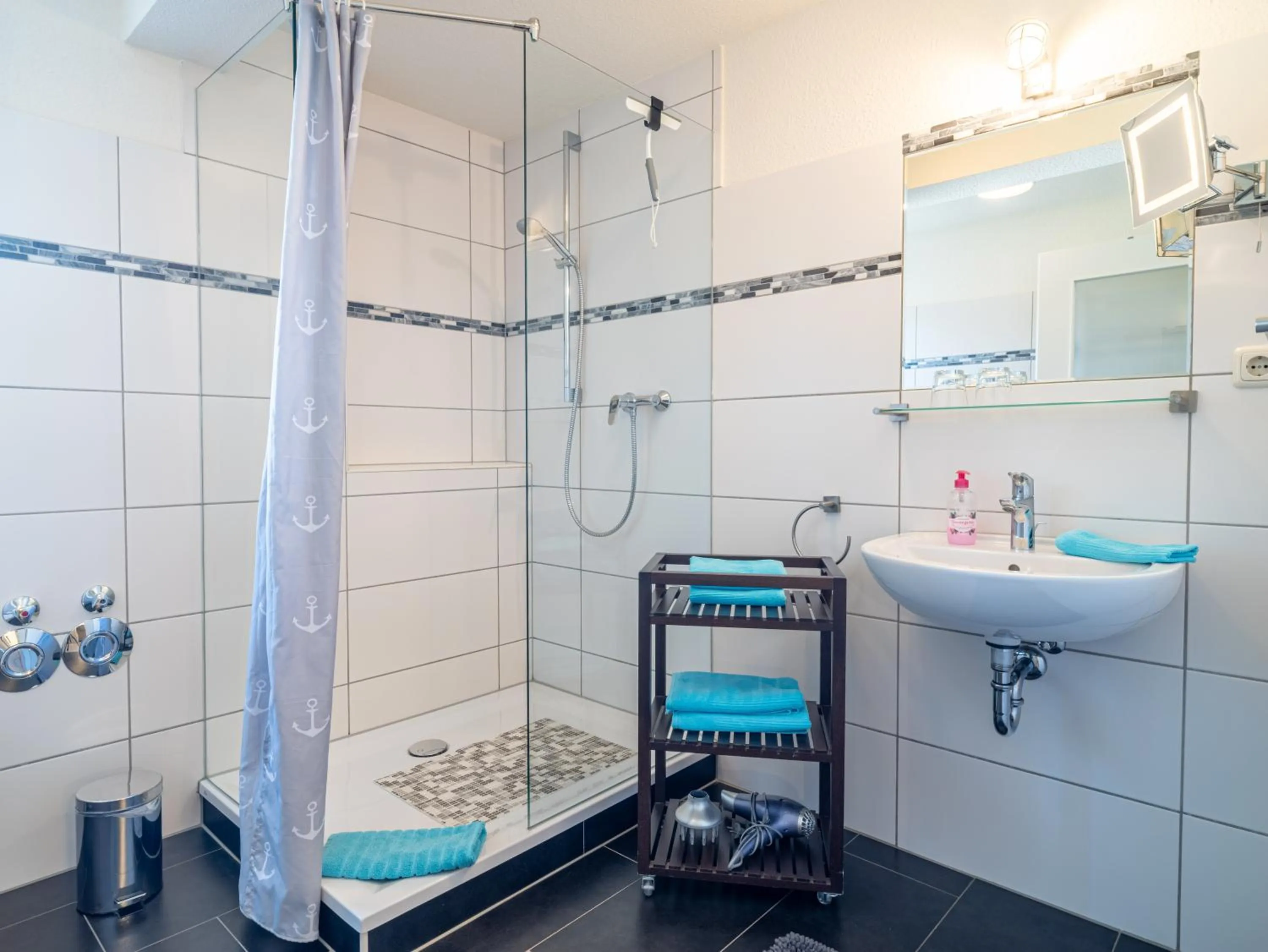 Shower in Hotel Stone