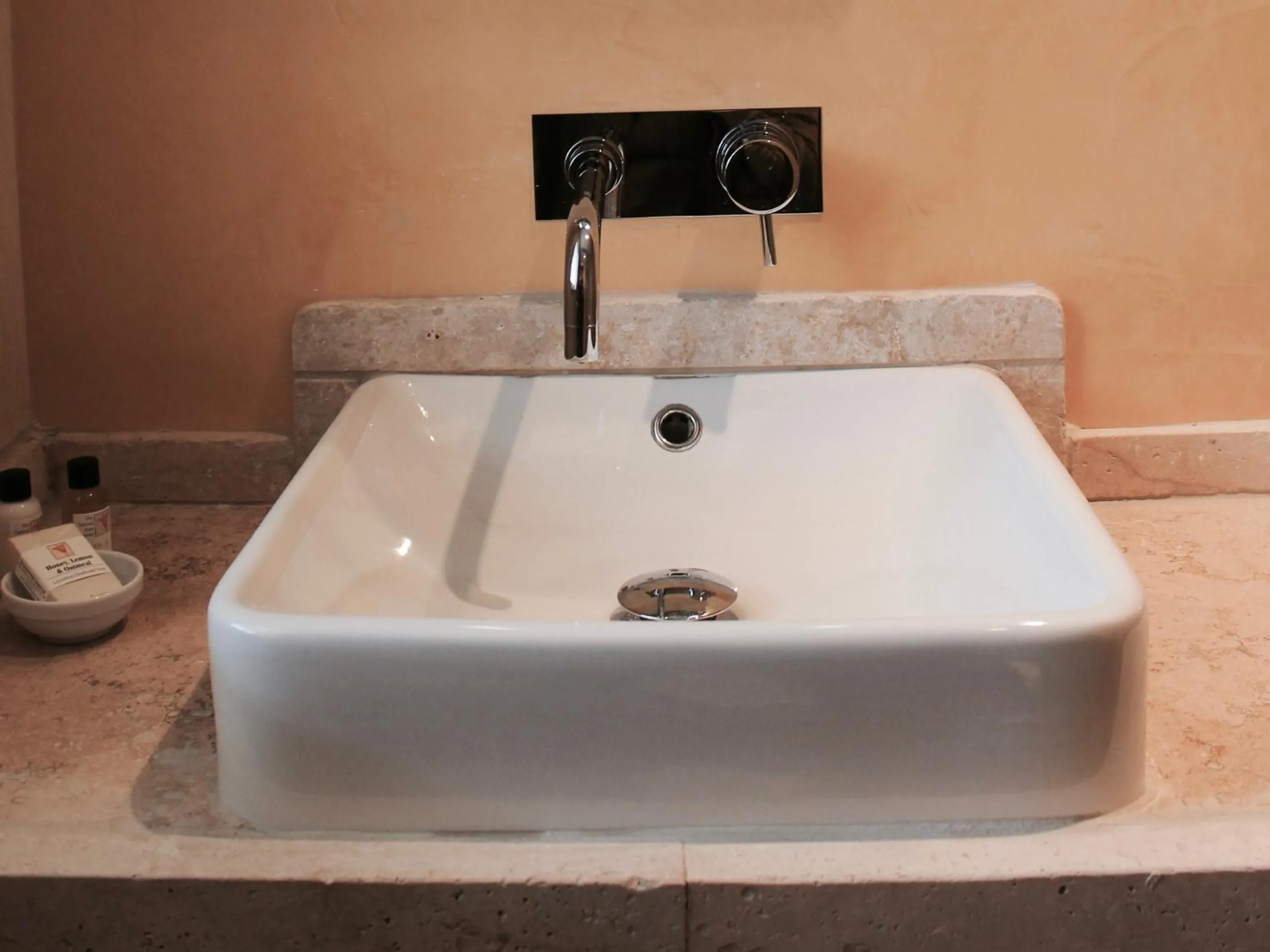 Bathroom in The Lodge at Hemingford Grey House
