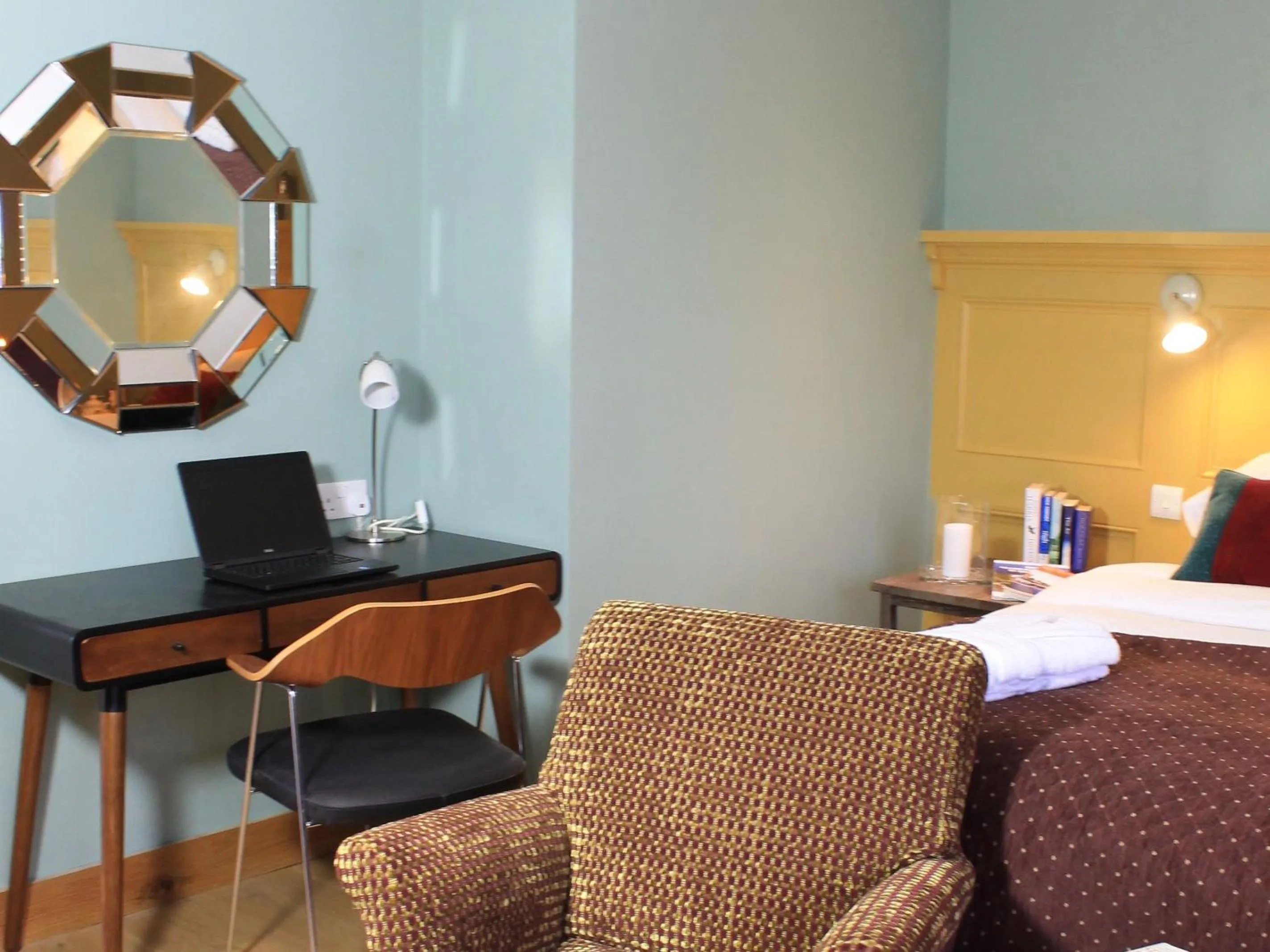 Bedroom, Bed in The Lodge at Hemingford Grey House