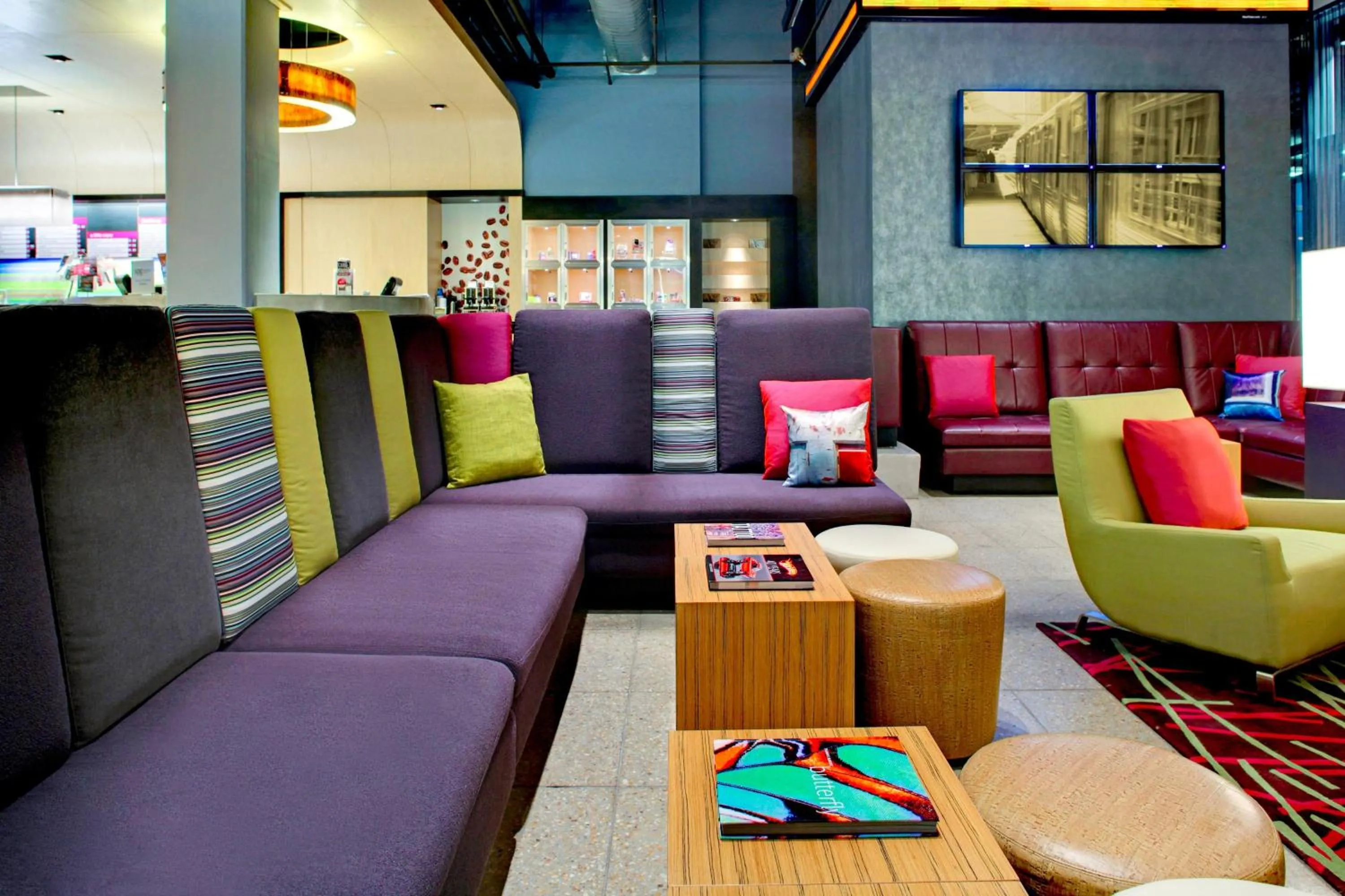 Lounge or bar in Aloft Austin at The Domain
