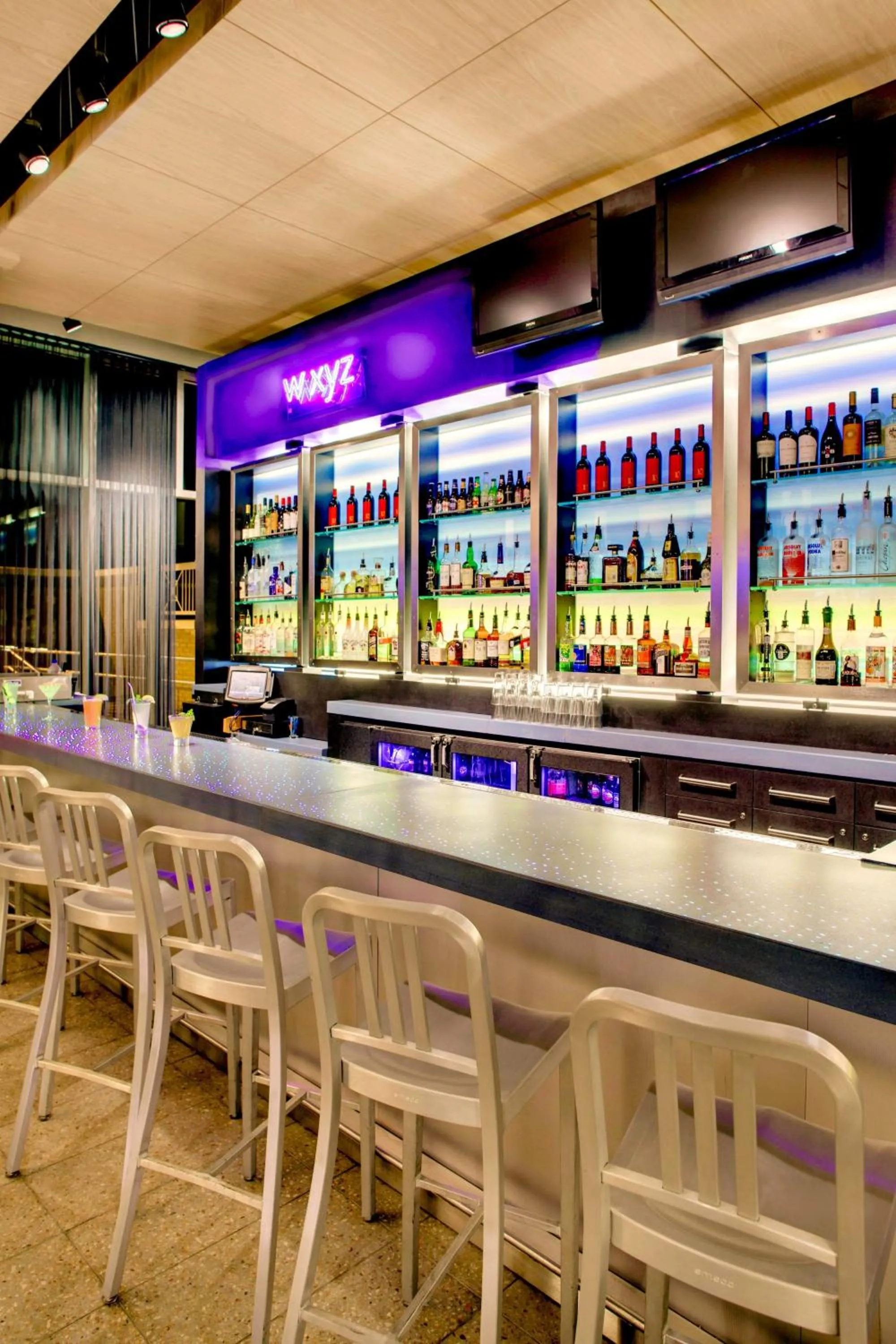 Lounge or bar in Aloft Austin at The Domain