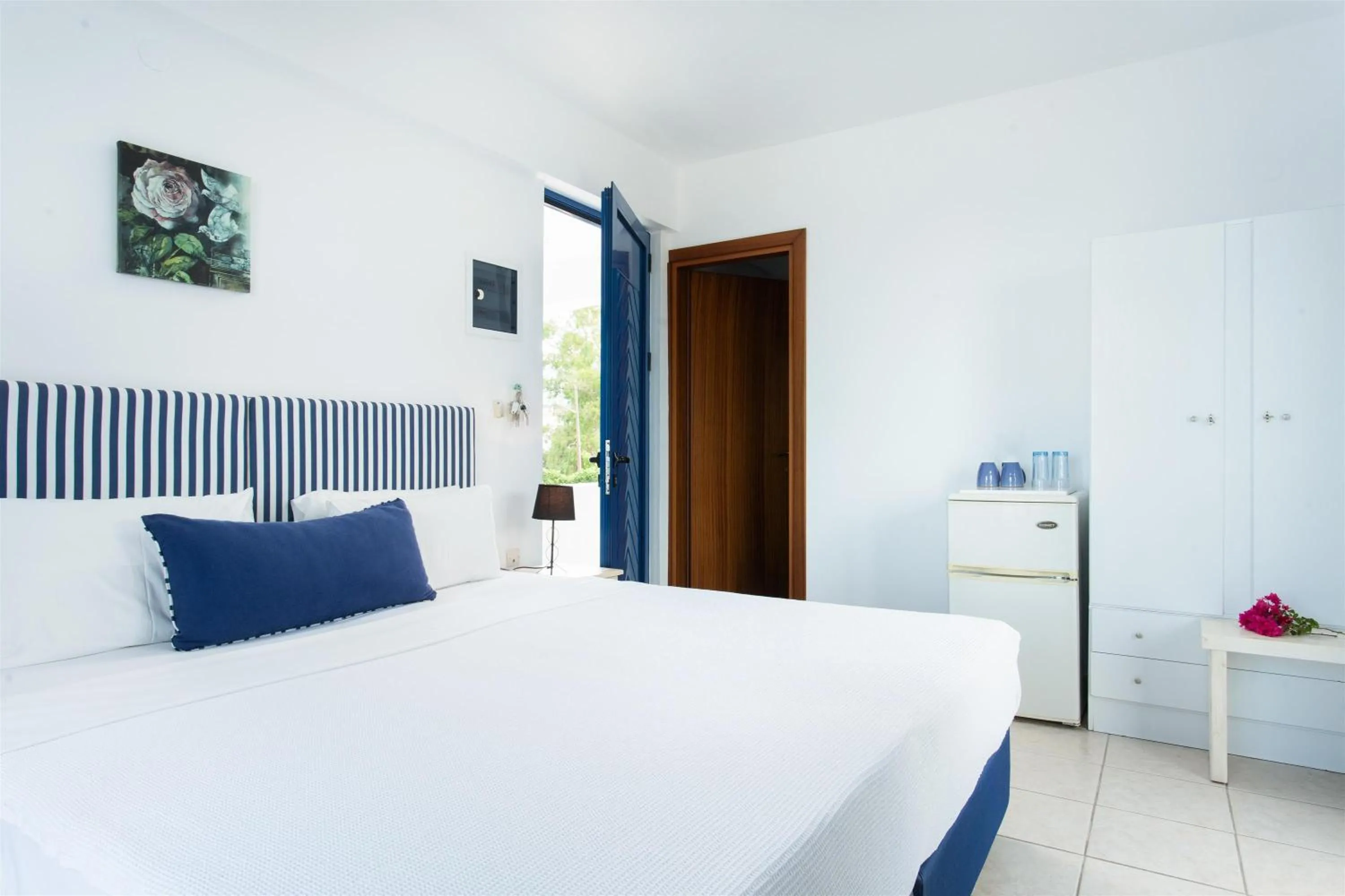 Bed in Venti Seaside Adult Hotel