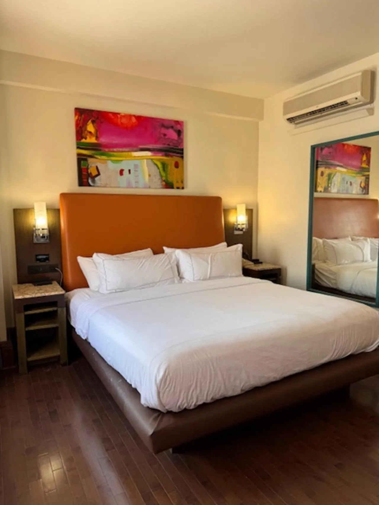 Bed in The Tudor Arms Hotel Cleveland - a DoubleTree by Hilton