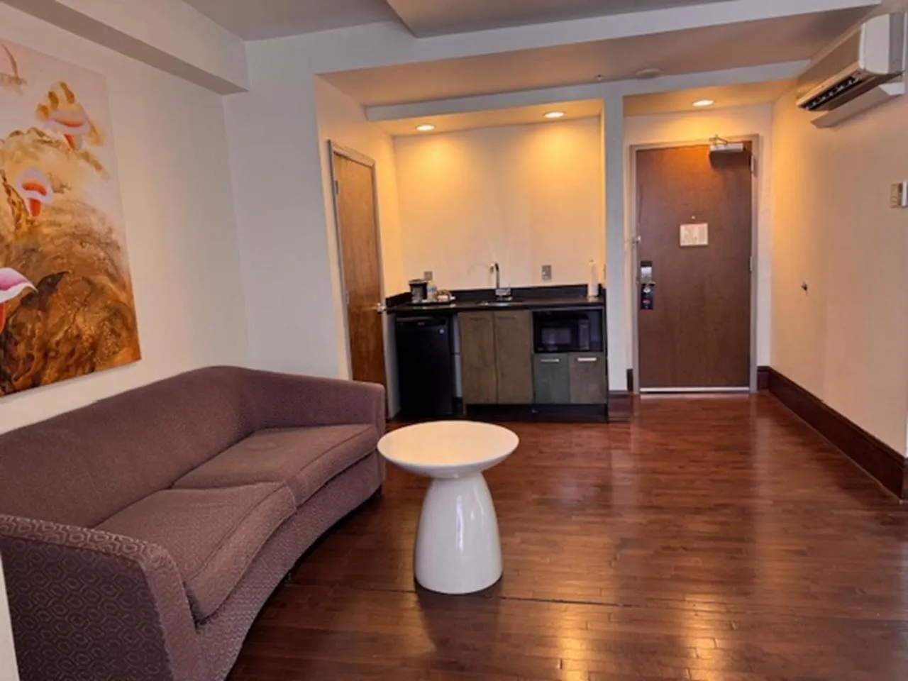 Living room in The Tudor Arms Hotel Cleveland - a DoubleTree by Hilton