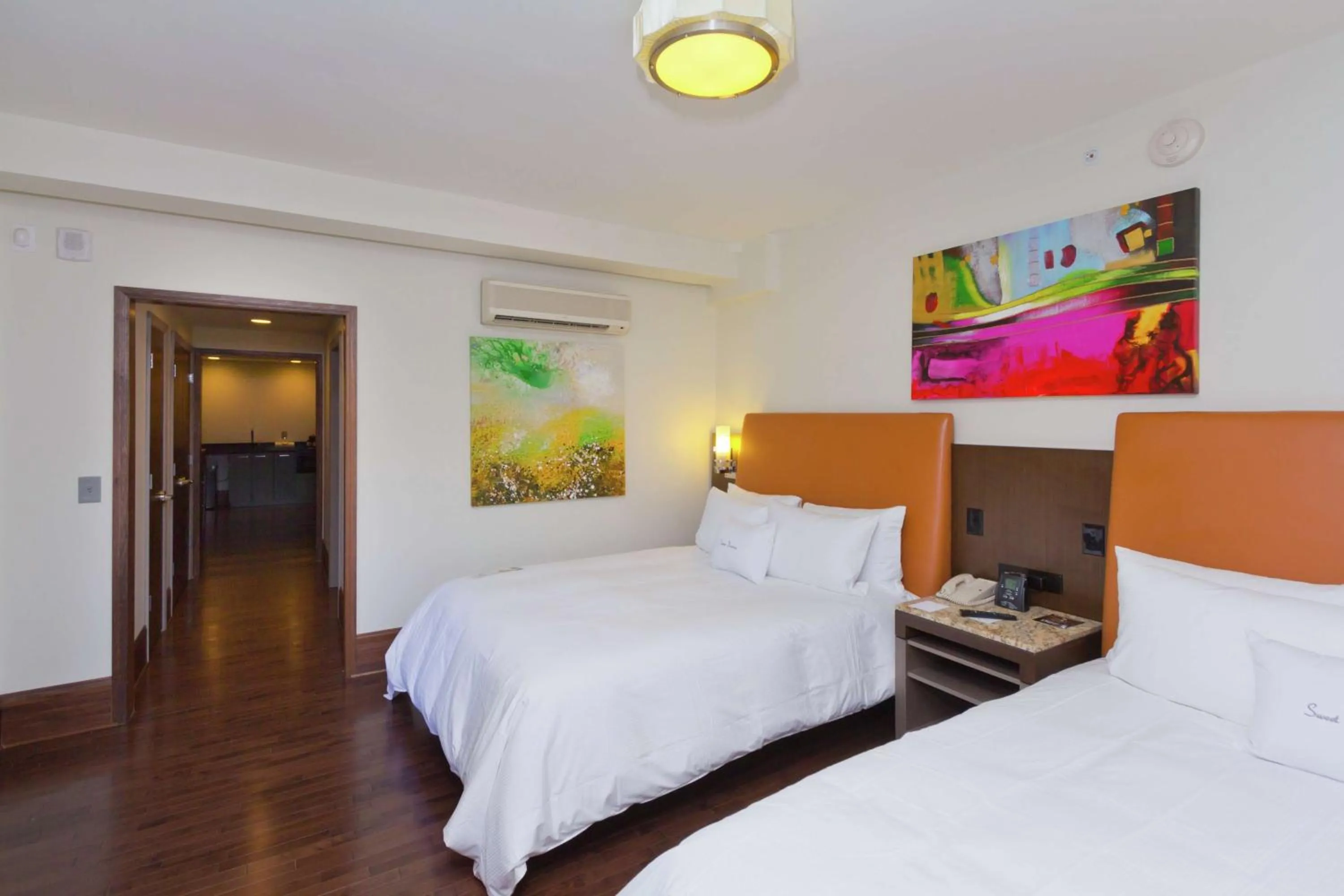 Bed in The Tudor Arms Hotel Cleveland - a DoubleTree by Hilton