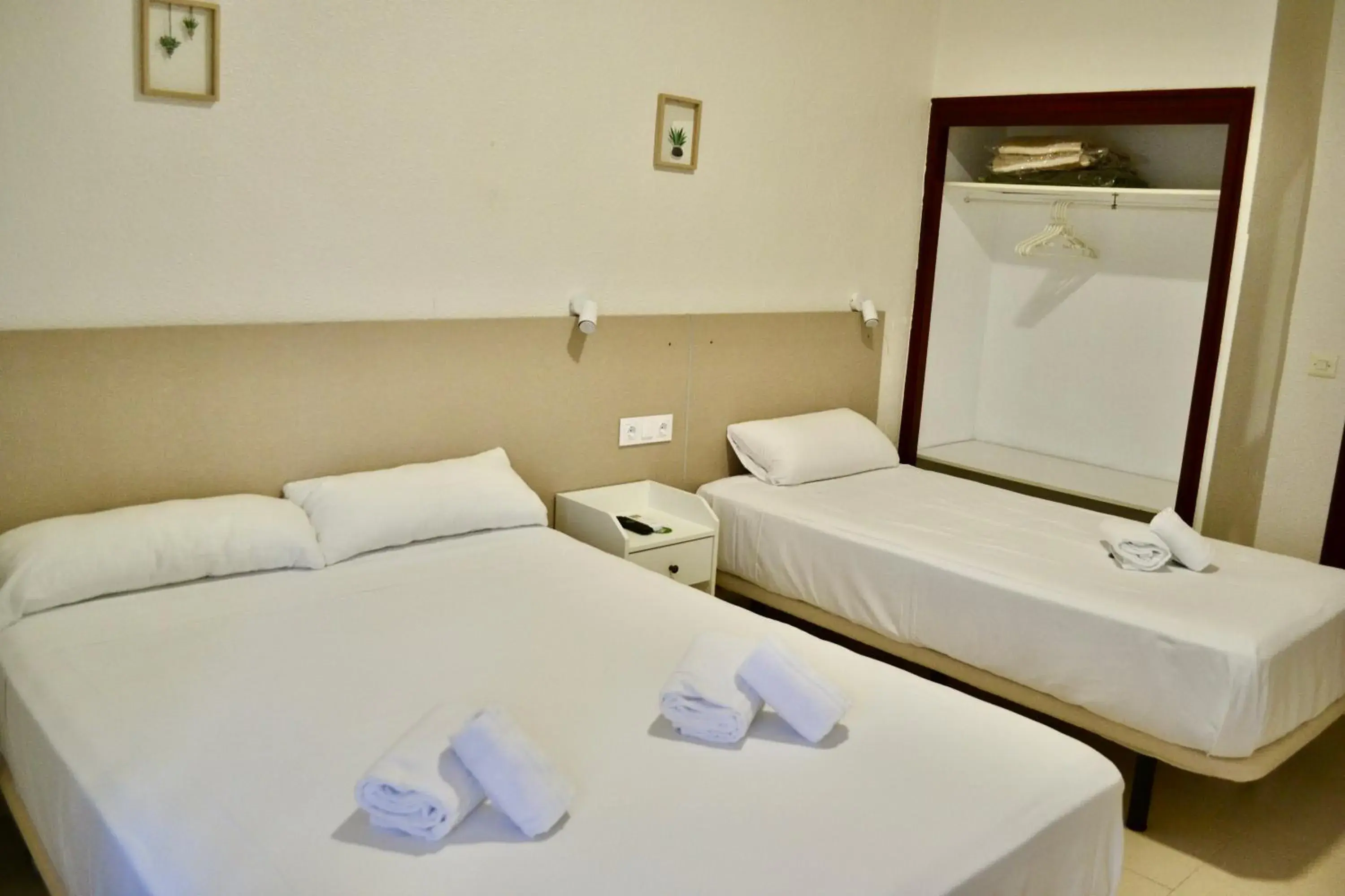 Triple Room in Hotel Bennington Triple Room in Hotel Bennington