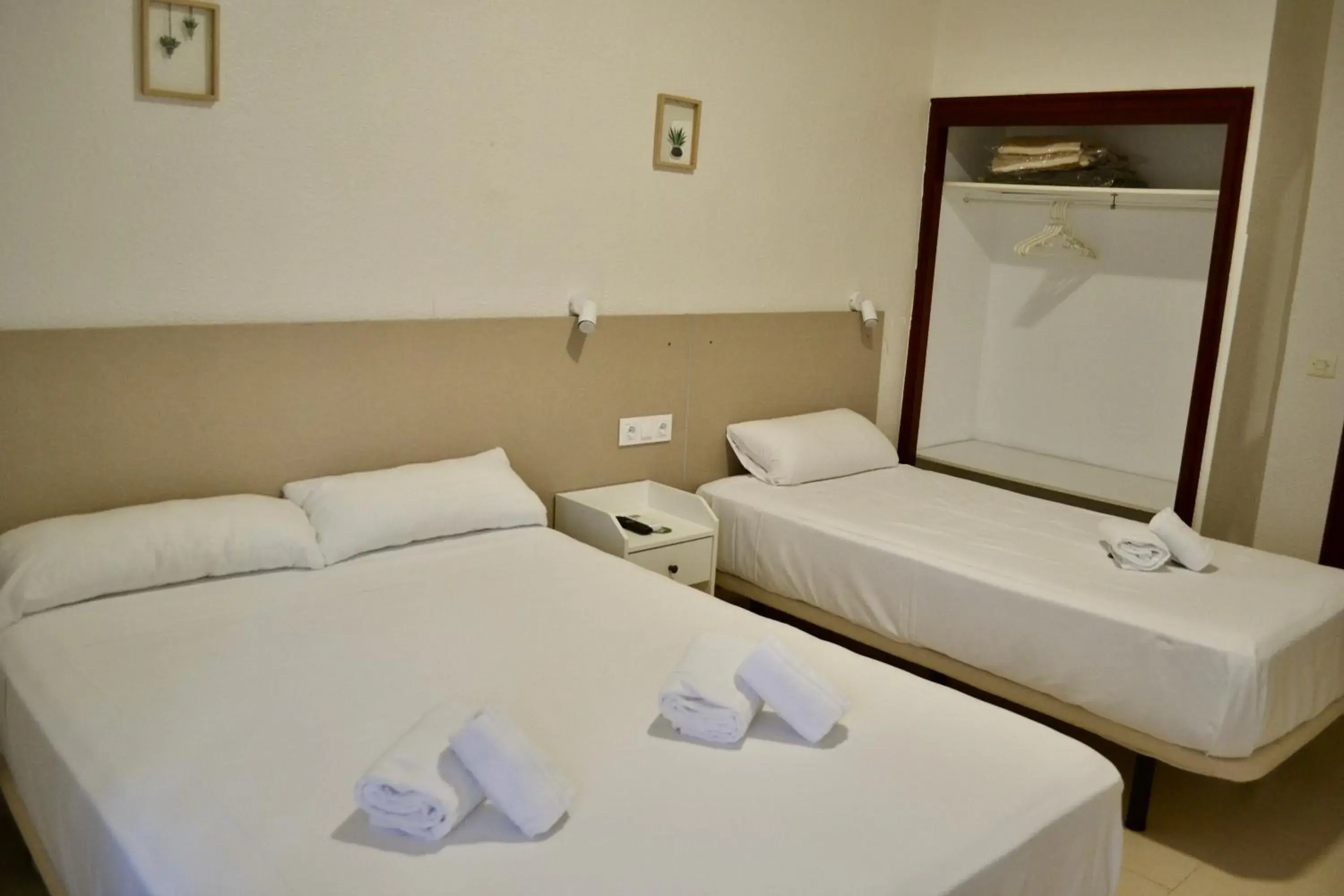 Triple Room in Hotel Bennington Triple Room in Hotel Bennington