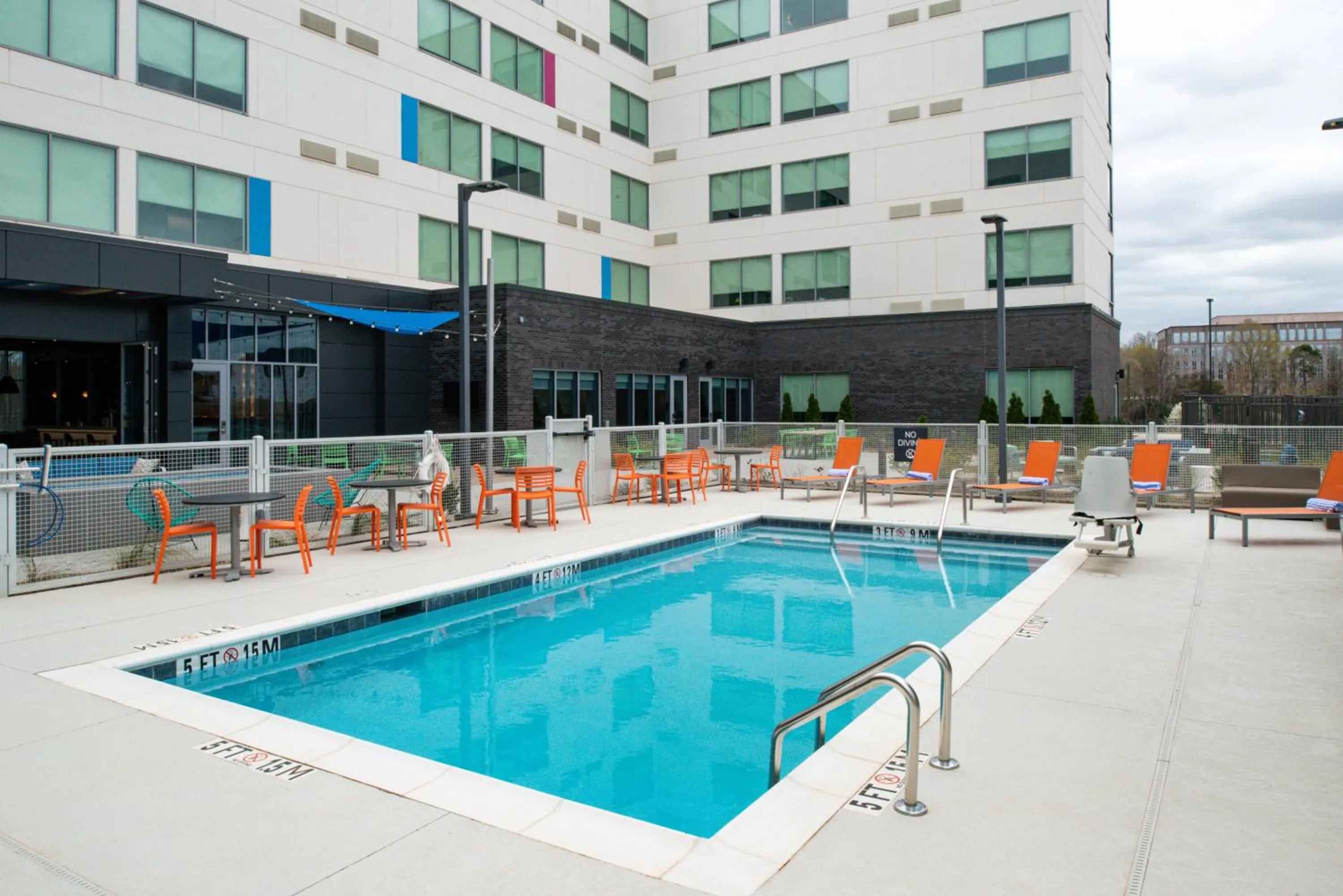 Swimming pool in Aloft Tulsa