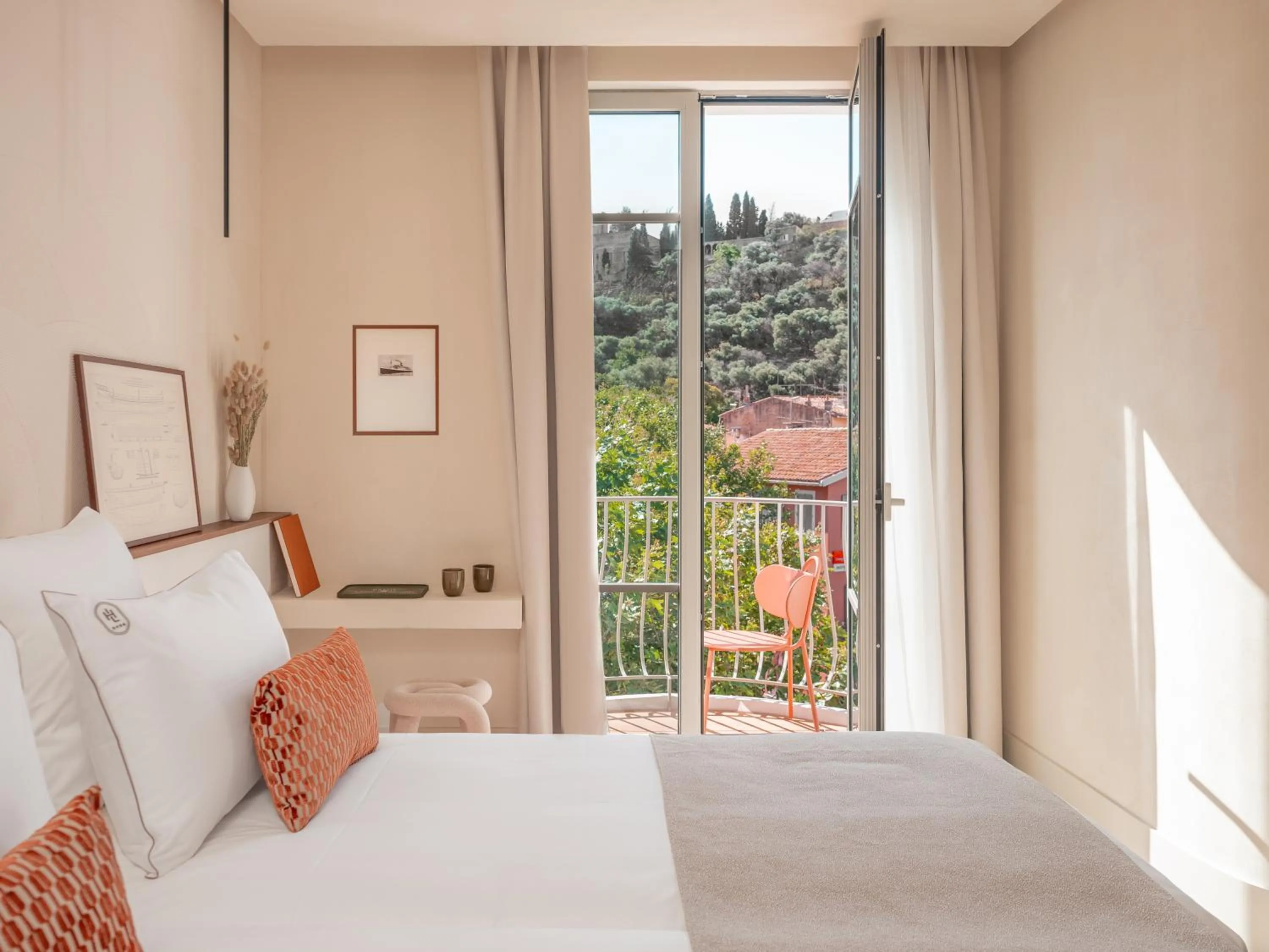 Photo of the whole room, Bed in Hôtel Liautaud Cassis