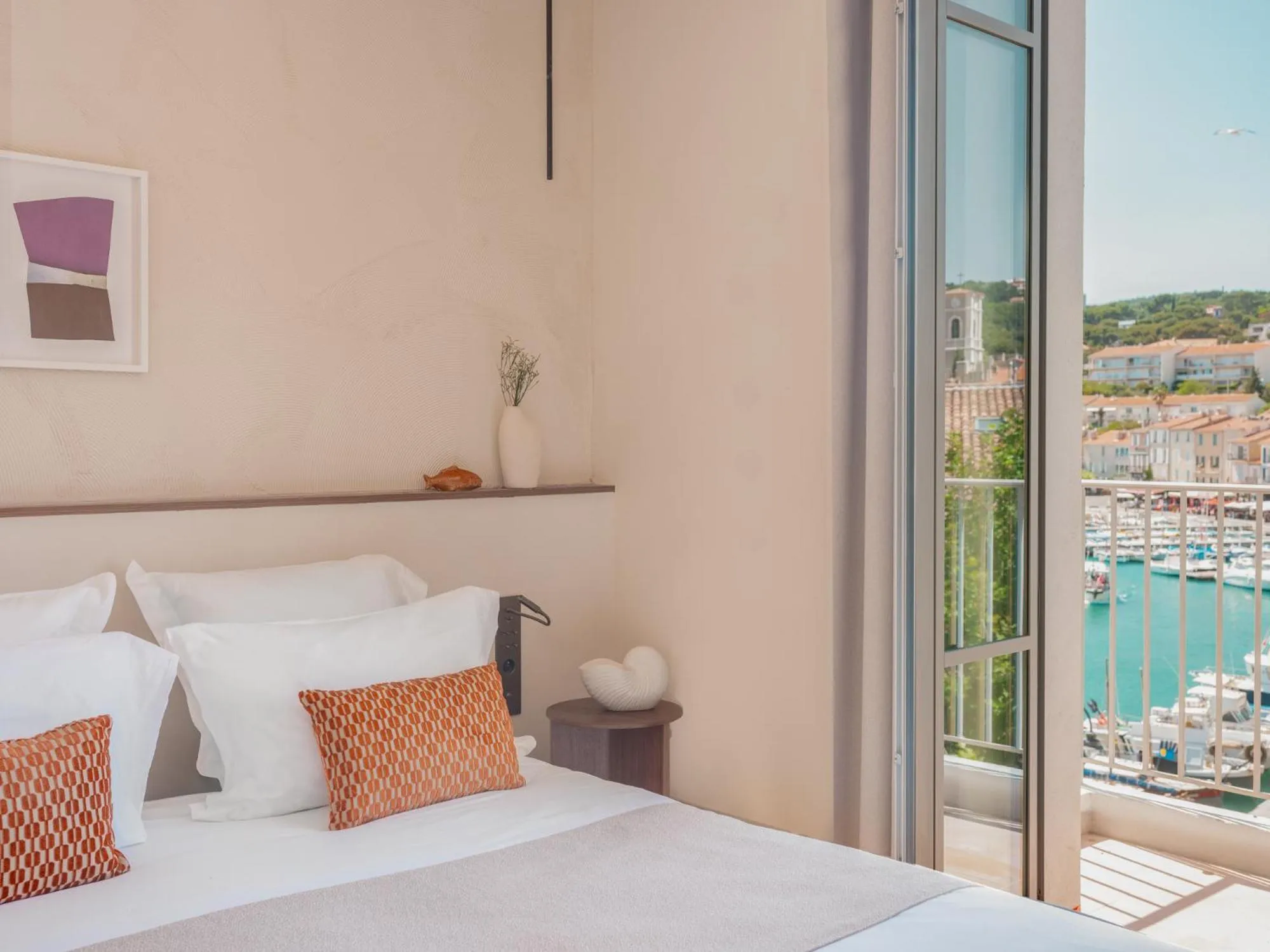 Bedroom, Bed in Hôtel Liautaud Cassis