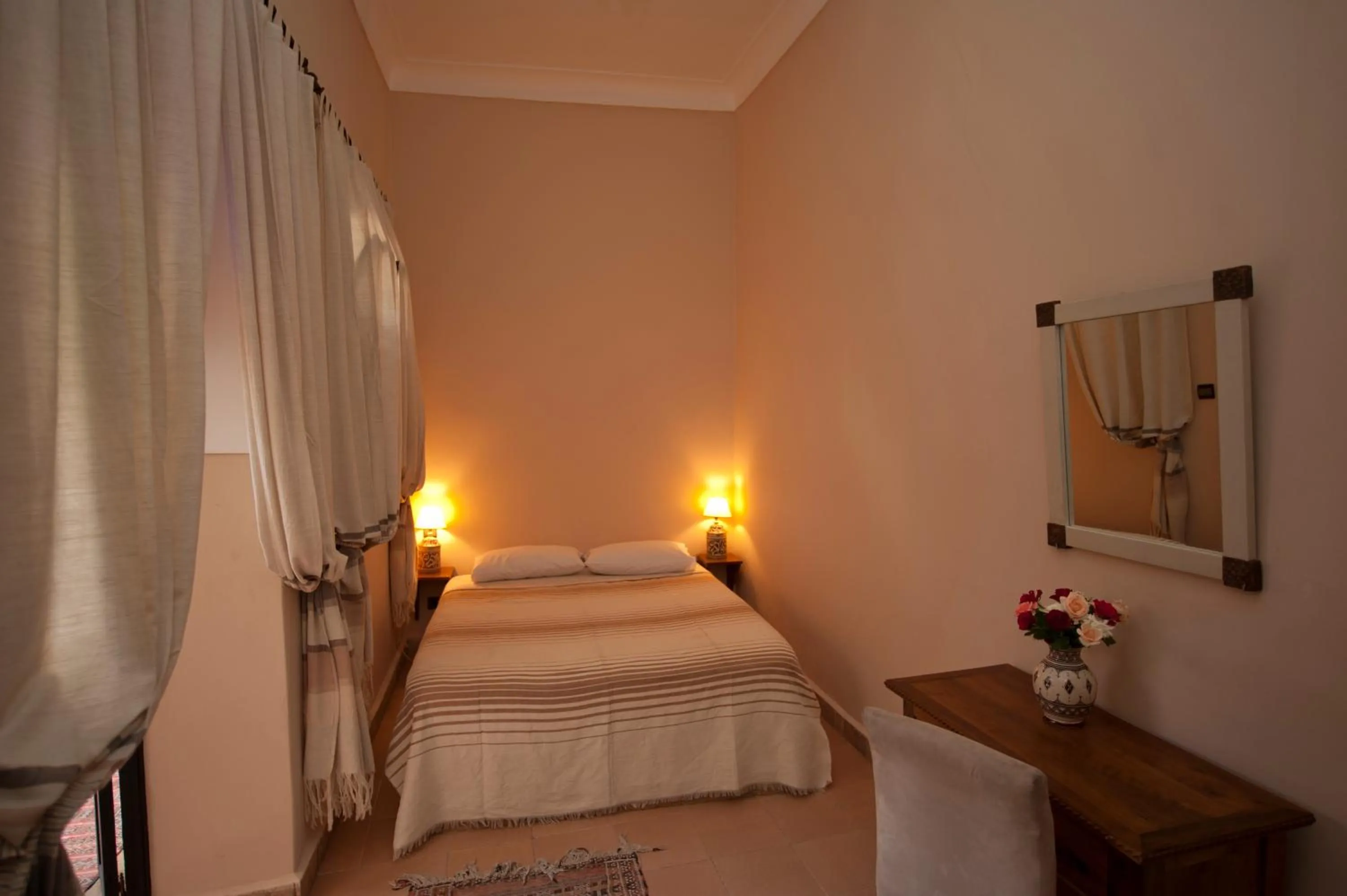 Photo of the whole room, Bed in Riad Azalia