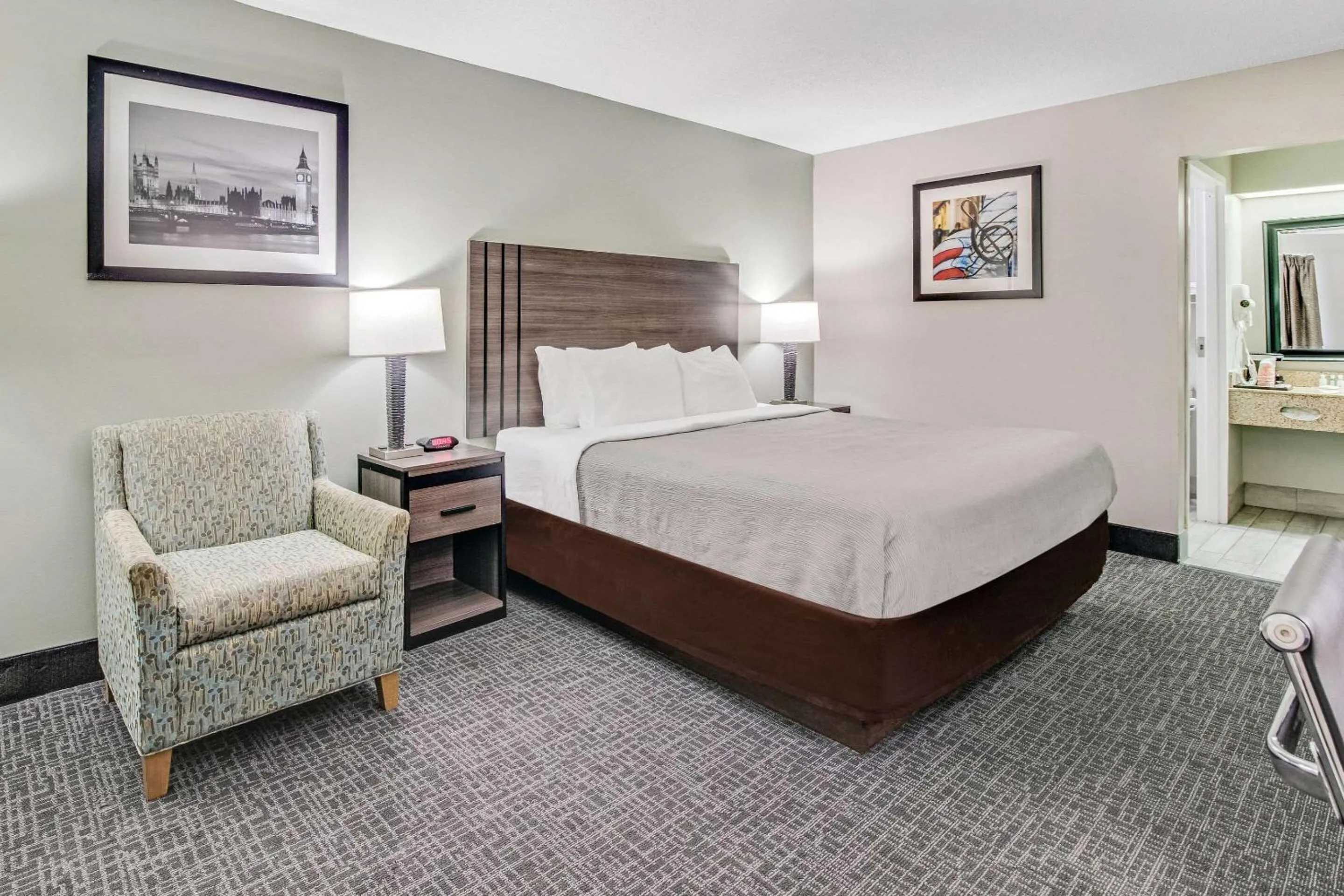 Bedroom, Bed in Quality Inn White House