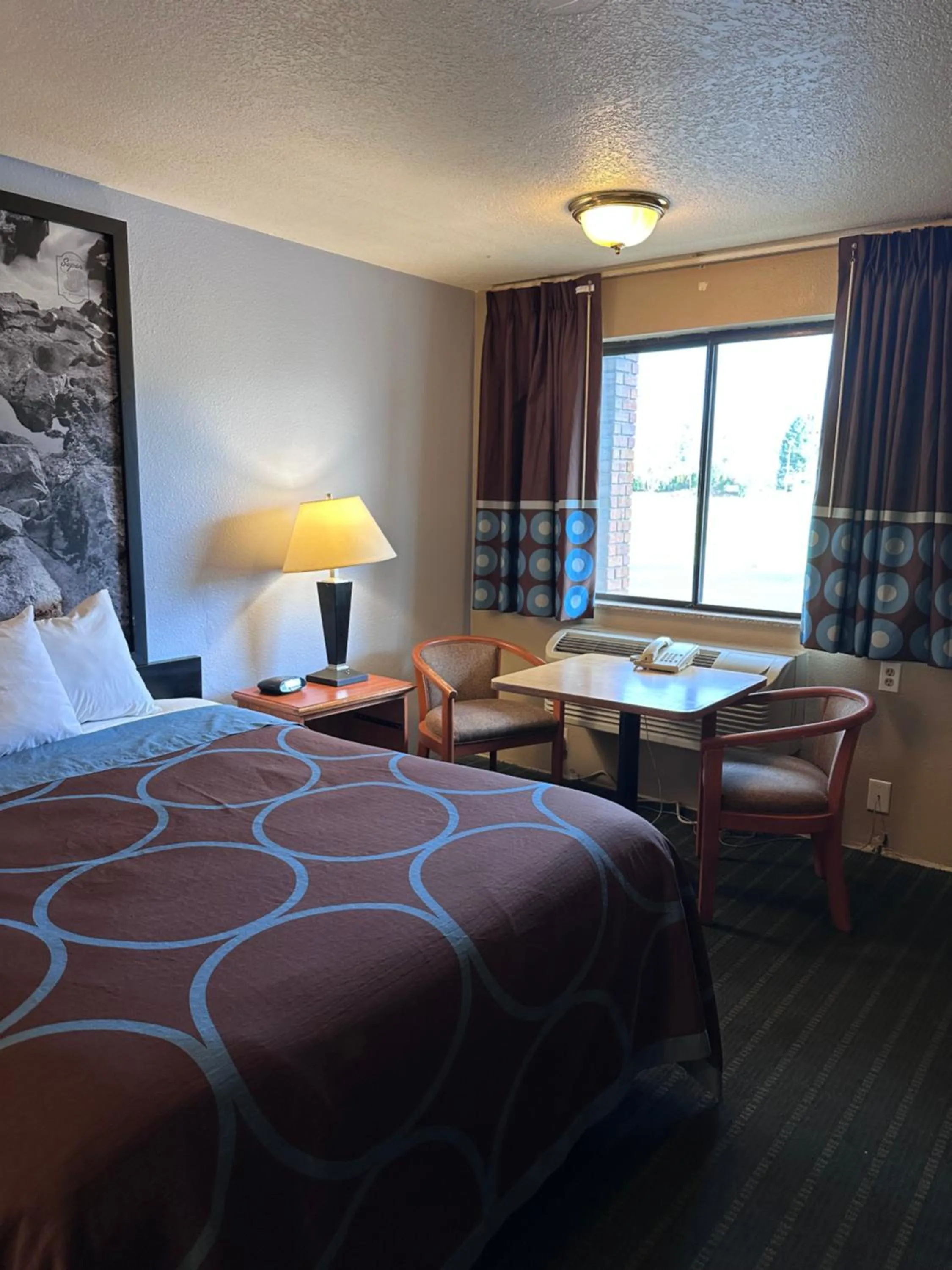 Bedroom, Bed in Super 8 by Wyndham Vancouver East