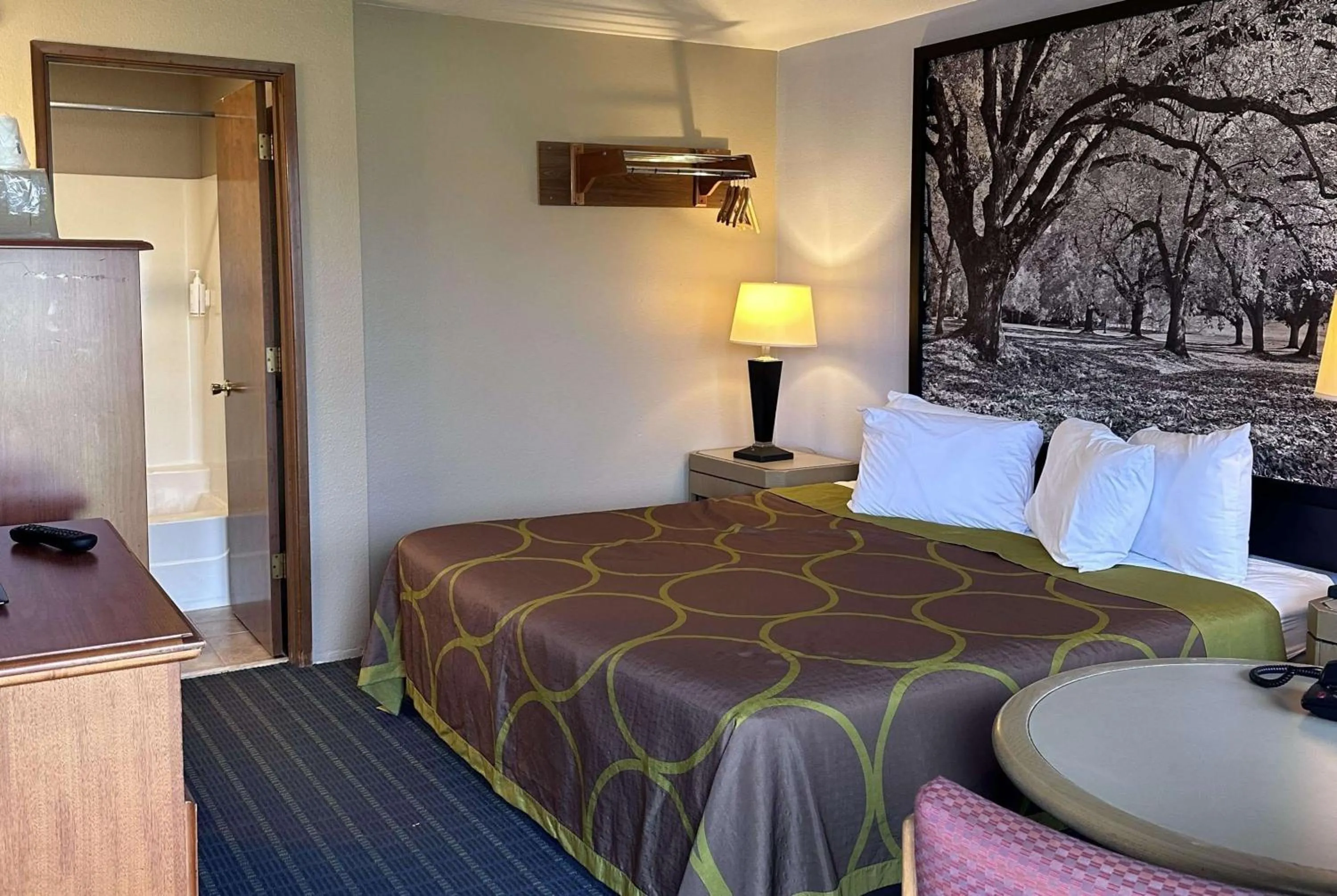 Photo of the whole room, Bed in Super 8 by Wyndham Vancouver East