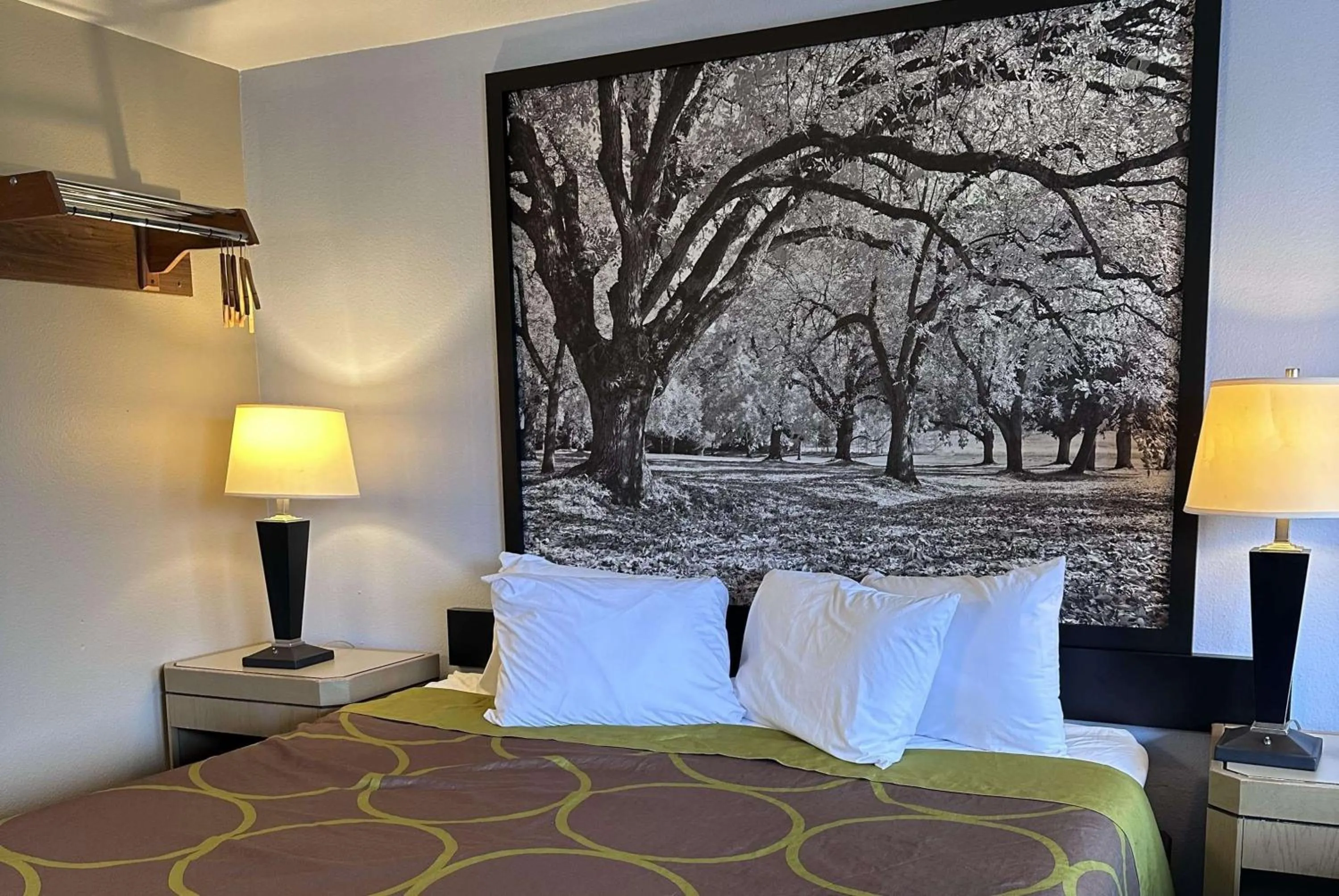 Photo of the whole room, Bed in Super 8 by Wyndham Vancouver East