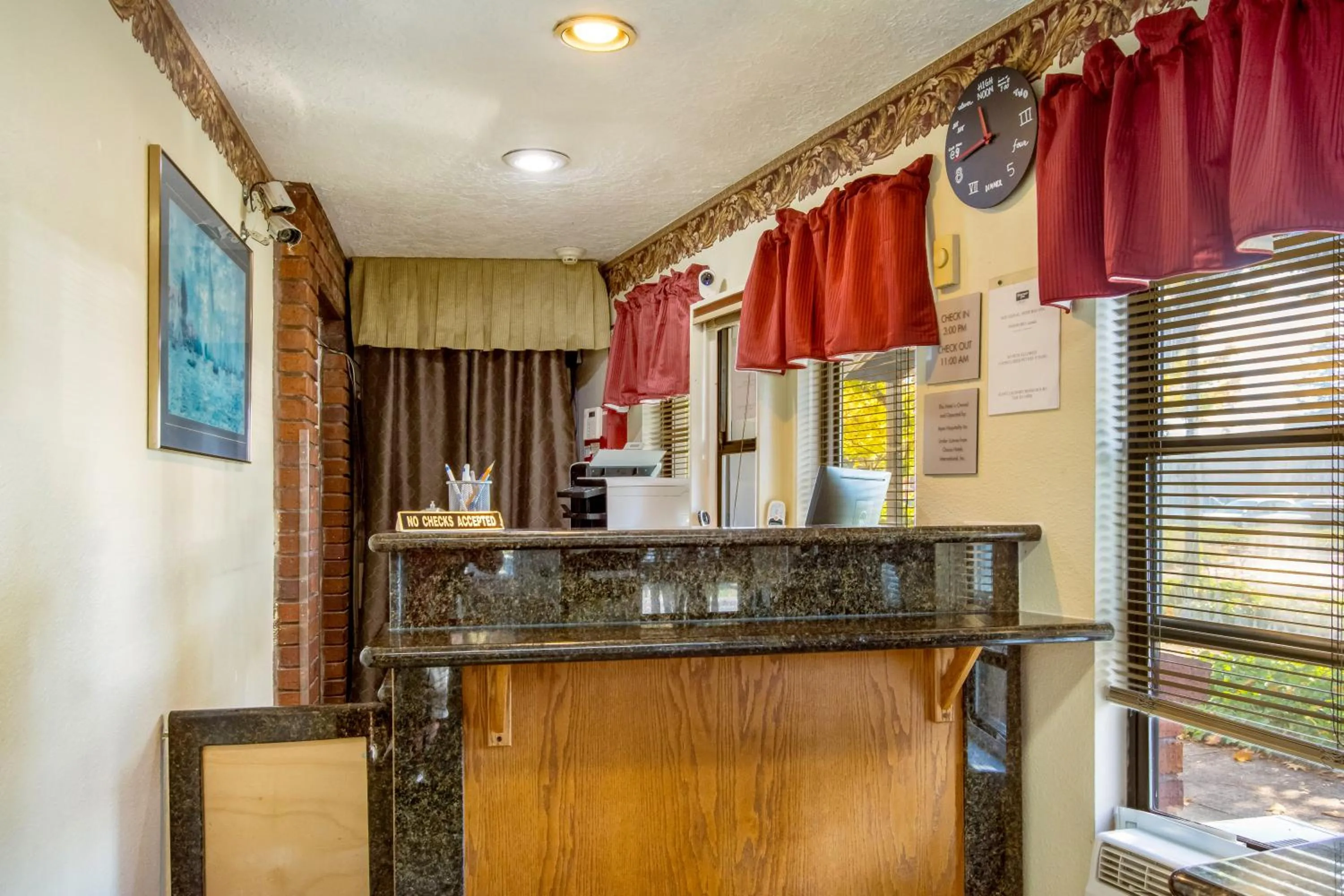 Lobby or reception in Super 8 by Wyndham Vancouver East