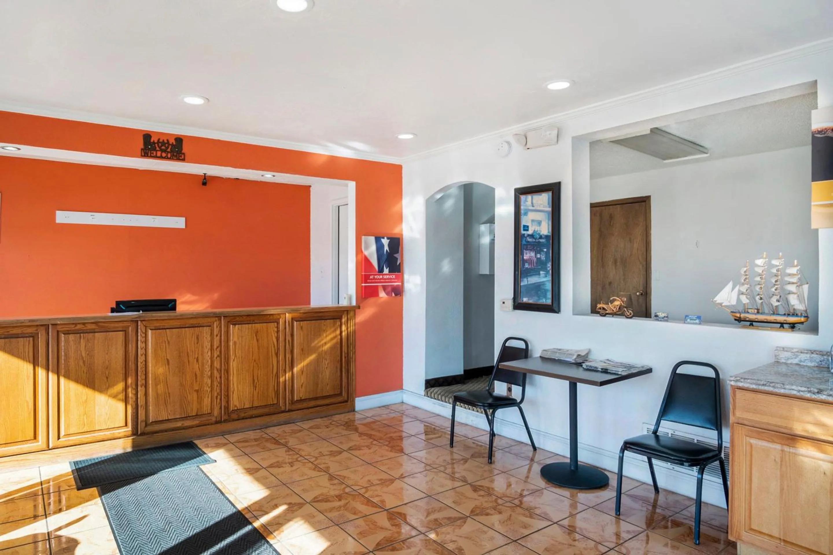 Lobby or reception in OYO Townhouse Dodge City KS