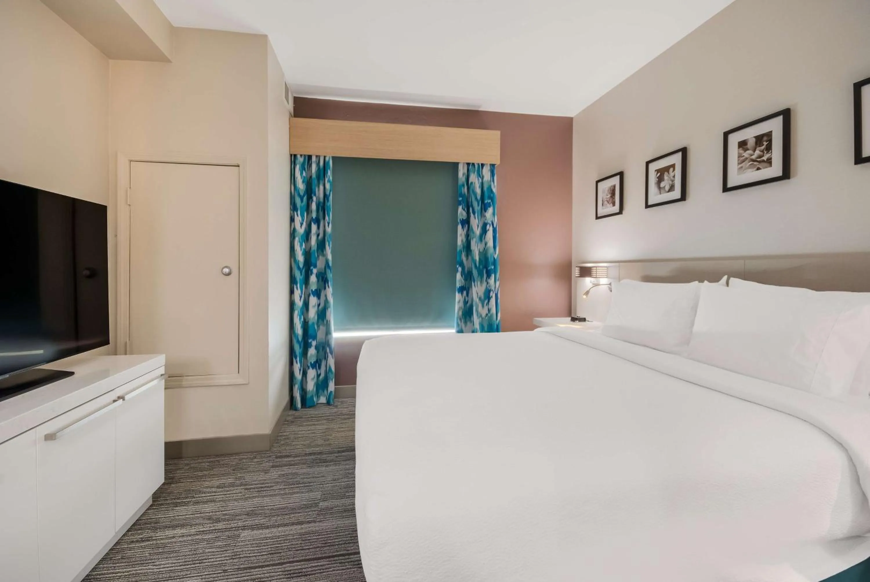 Bed in Hilton Garden Inn Oklahoma City Midtown