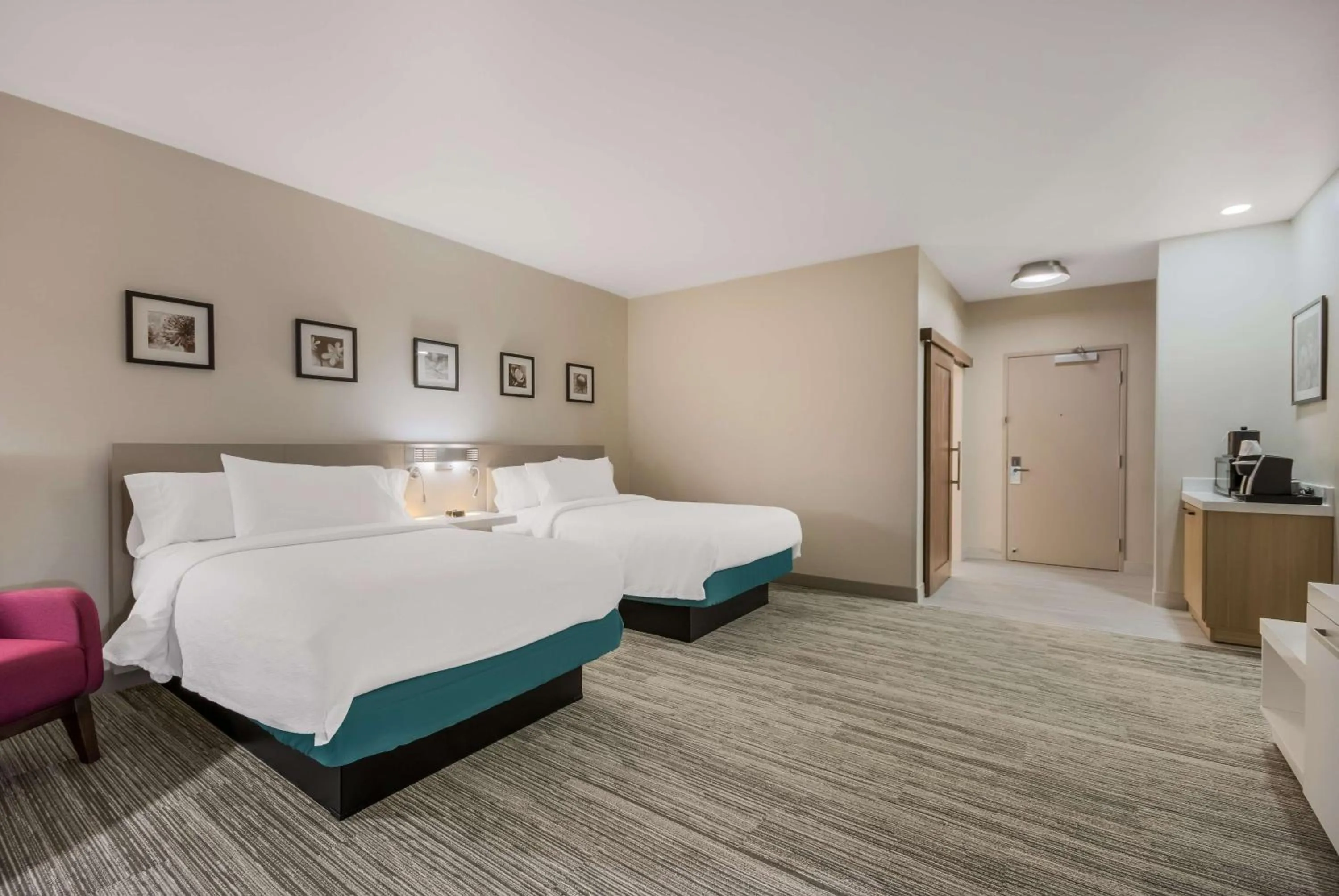 Bed in Hilton Garden Inn Oklahoma City Midtown