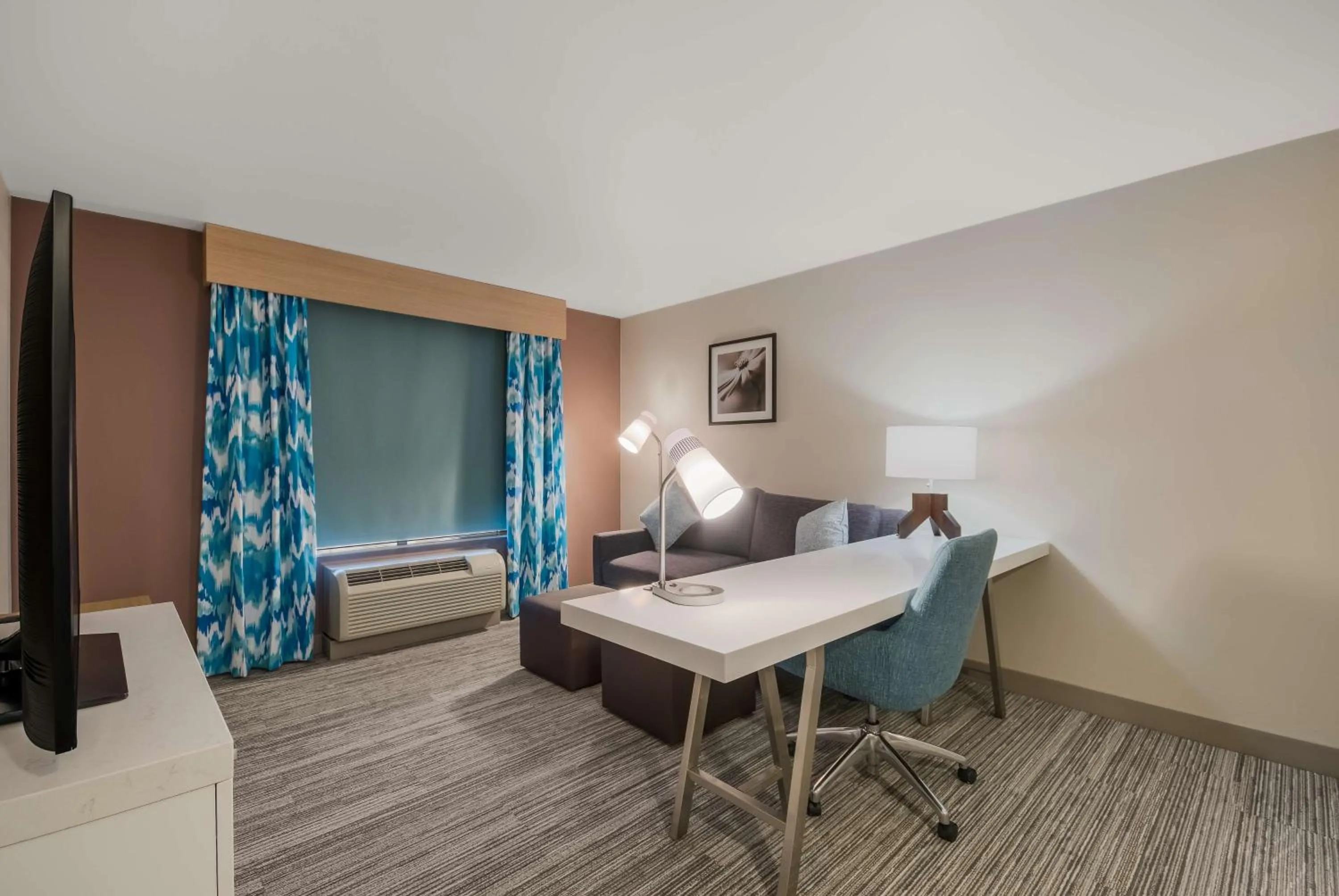 Bedroom, Bed in Hilton Garden Inn Oklahoma City Midtown