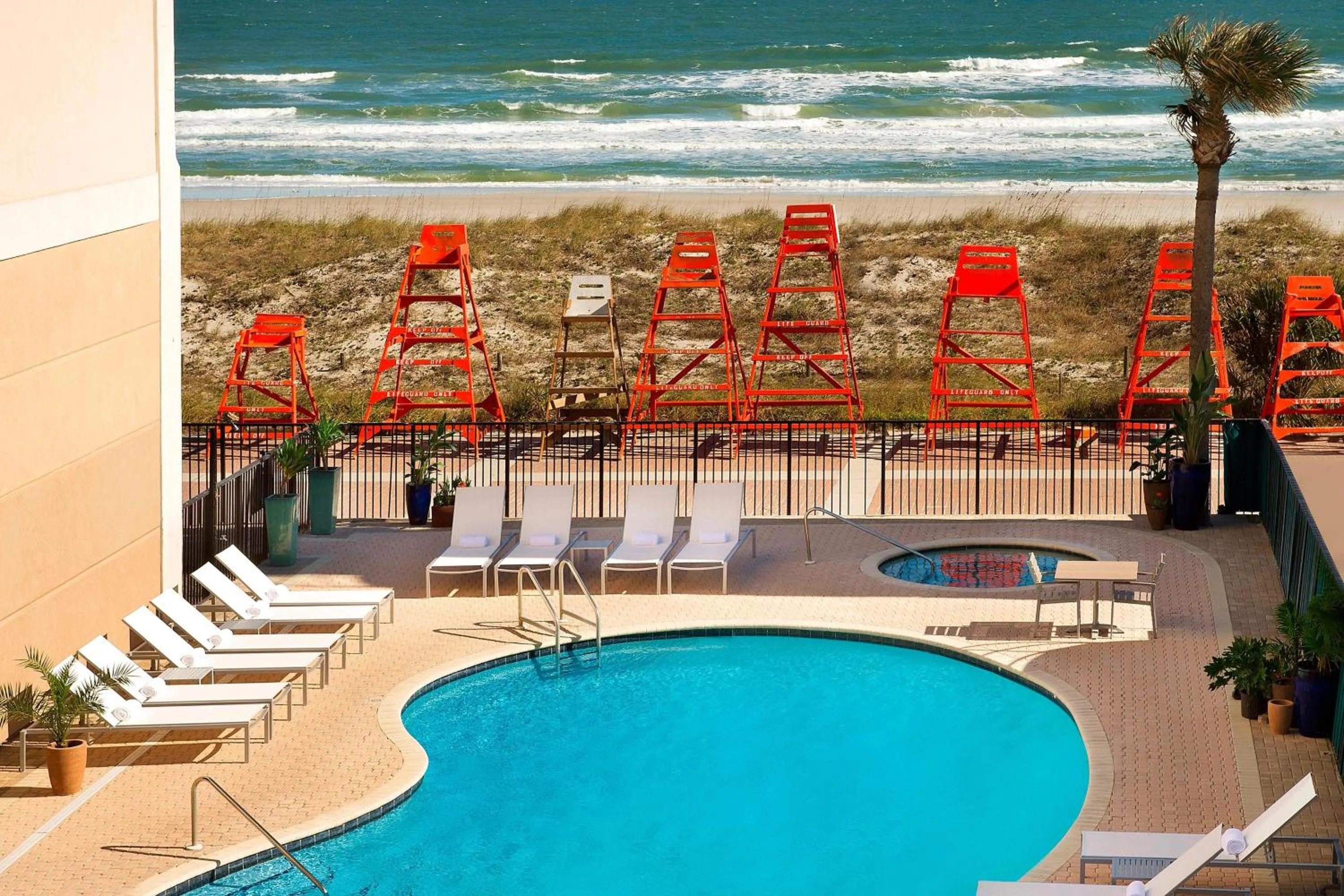Swimming pool in Four Points by Sheraton Jacksonville Beachfront