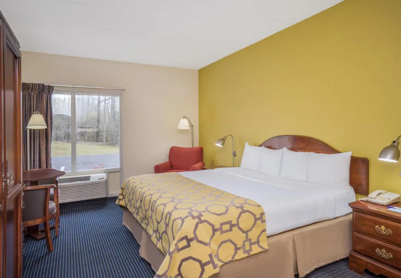 Bedroom, Bed in Baymont by Wyndham Warrenton